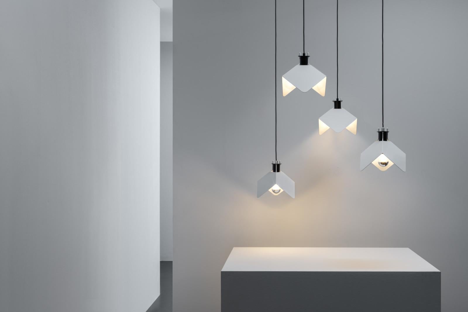 Italian Joe Colombo 'Triedro' Metal Pendant Lamp in White for Stilnovo For Sale