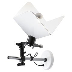 Lampada da parete in metallo 'Triedro' di Joe Colombo in bianco per Stilnovo