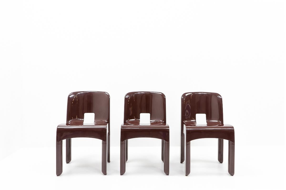 Ensemble de trois chaises Universale par Joe Colombo. 

Ces chaises d'appoint en plastique ont été conçues à la fin des années 1960 et produites par Kartell, en Italie, dans les années 1980. Les chaises sont empilables.


 
Origine : Italie,