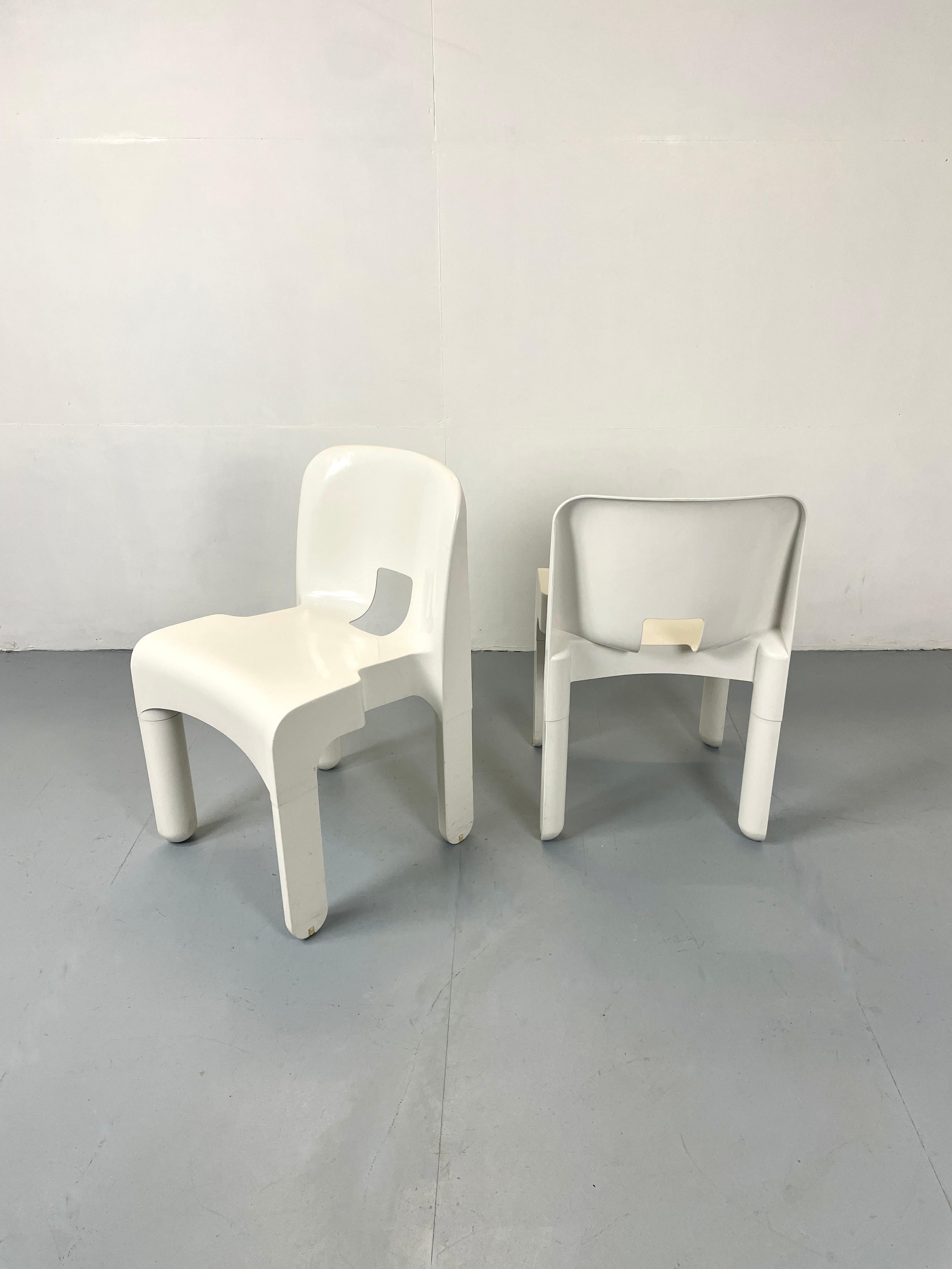  Joe Colombo Universale Plastic Chair for Kartell White Italy Vintage Space Age In Good Condition For Sale In Alsdorf, NW