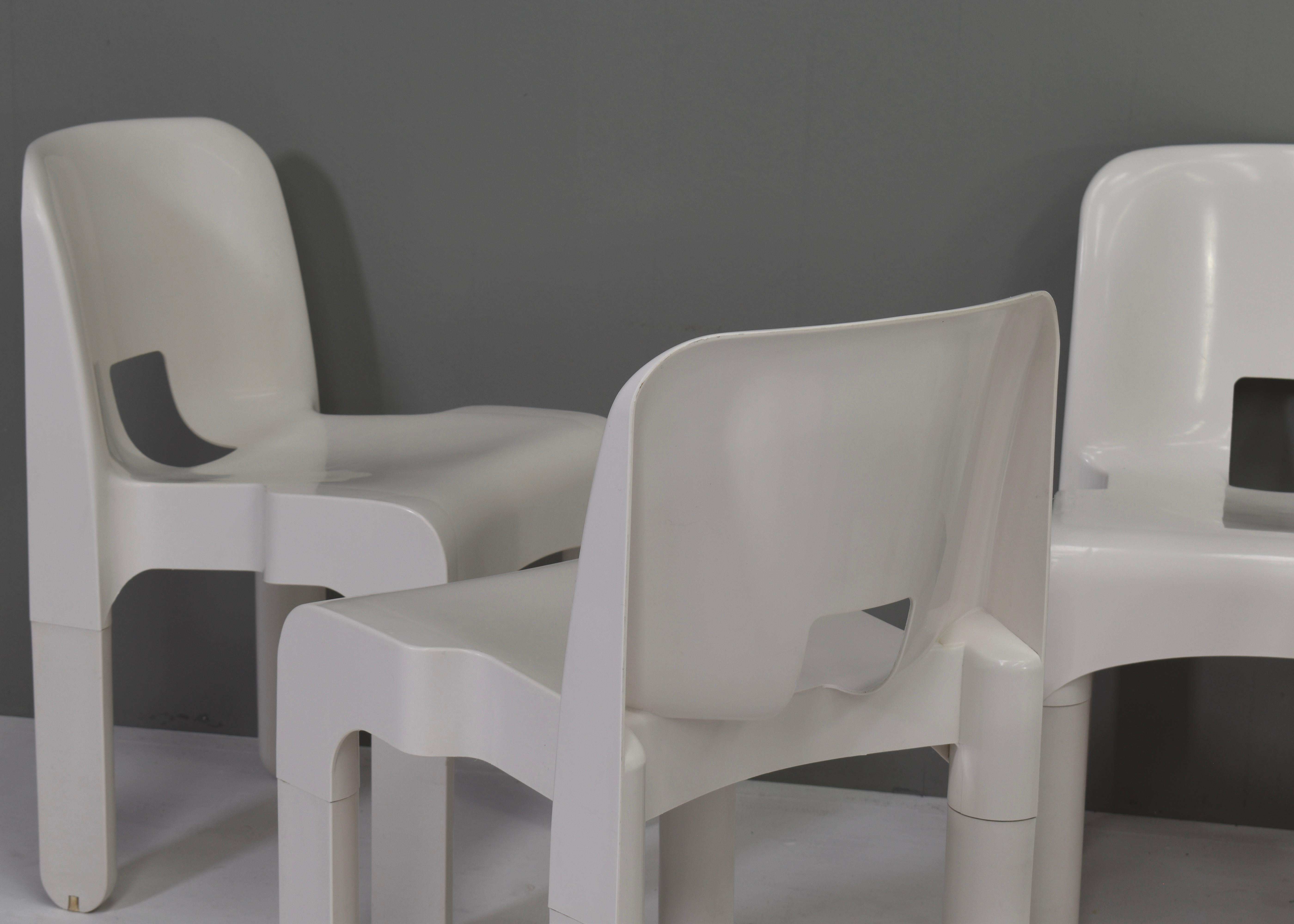 Joe Colombo Universale Plastic Chairs in White by Kartell, Italy, 1967 3