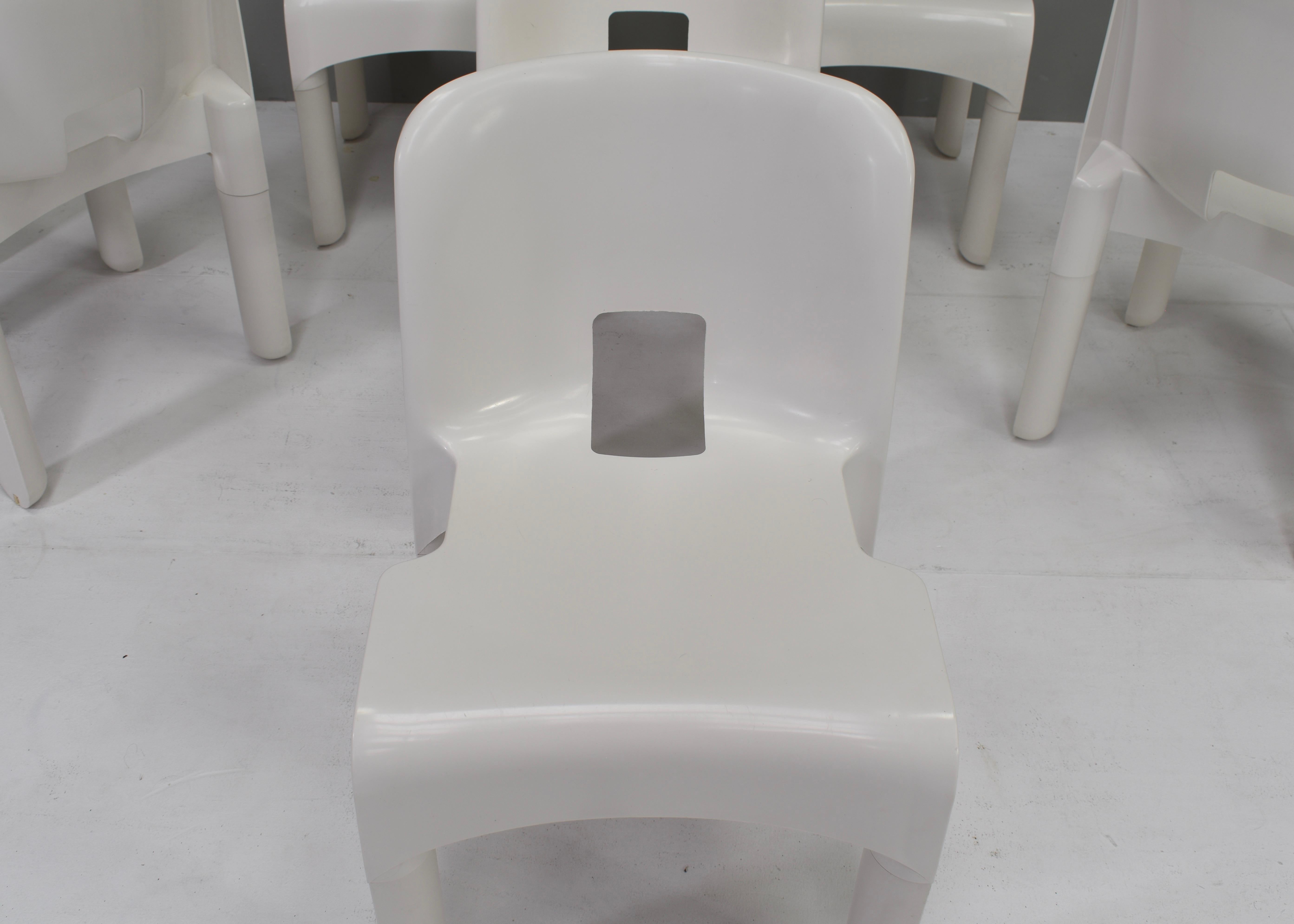 Joe Colombo Universale Plastic Chairs in White by Kartell, Italy, 1967 5