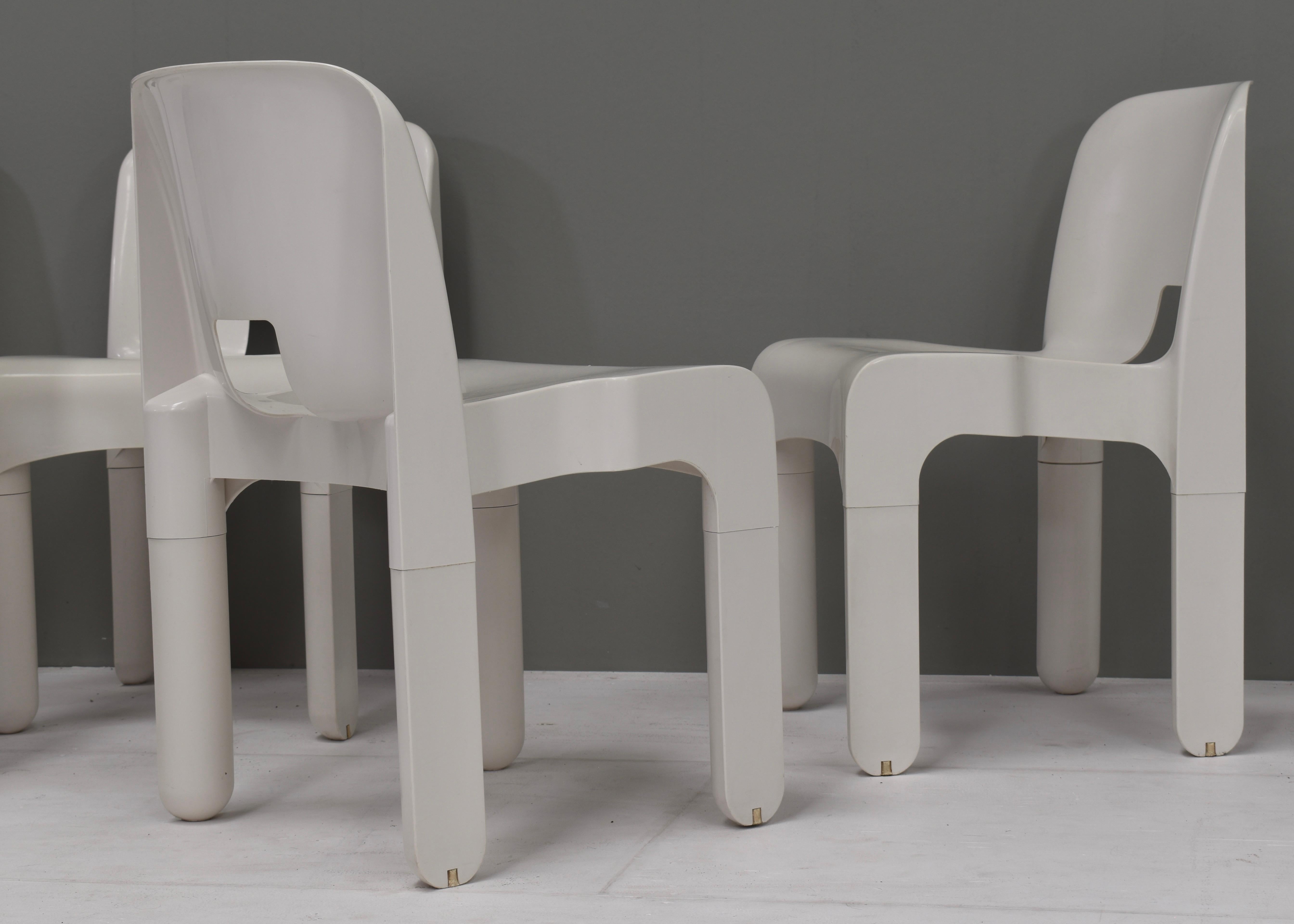 Joe Colombo Universale Plastic Chairs in White by Kartell, Italy, 1967 6