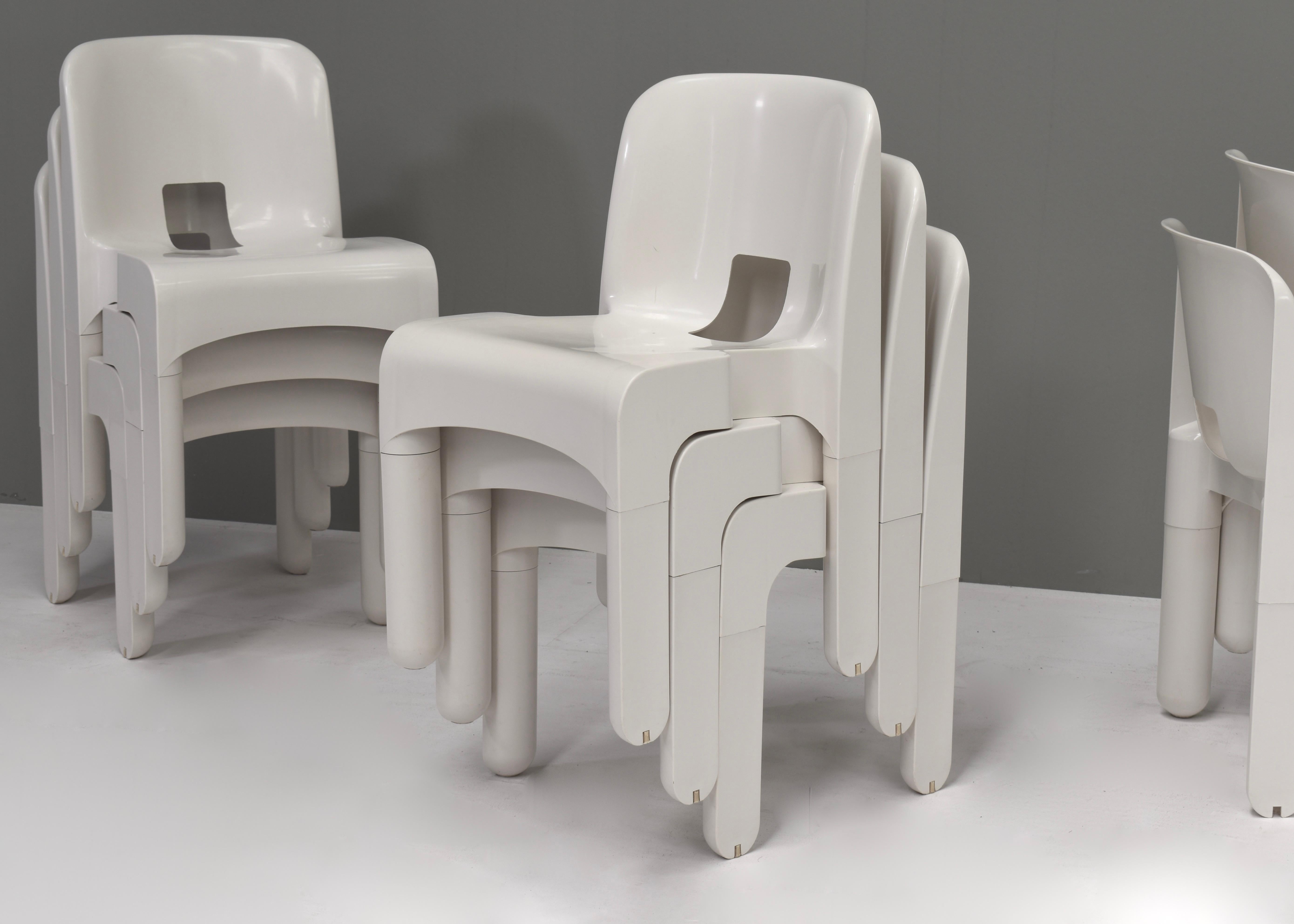 Mid-20th Century Joe Colombo Universale Plastic Chairs in White by Kartell, Italy, 1967