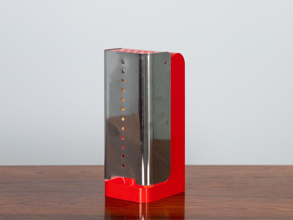 Scarce Vademecum table lamp, model 4034, designed Joe Colombo for Kartell. The forward-thinking design is intended to be versatile and portable, with a name in Latin that translates to ‘go with me.’ The body is molded from plastic, with a metal