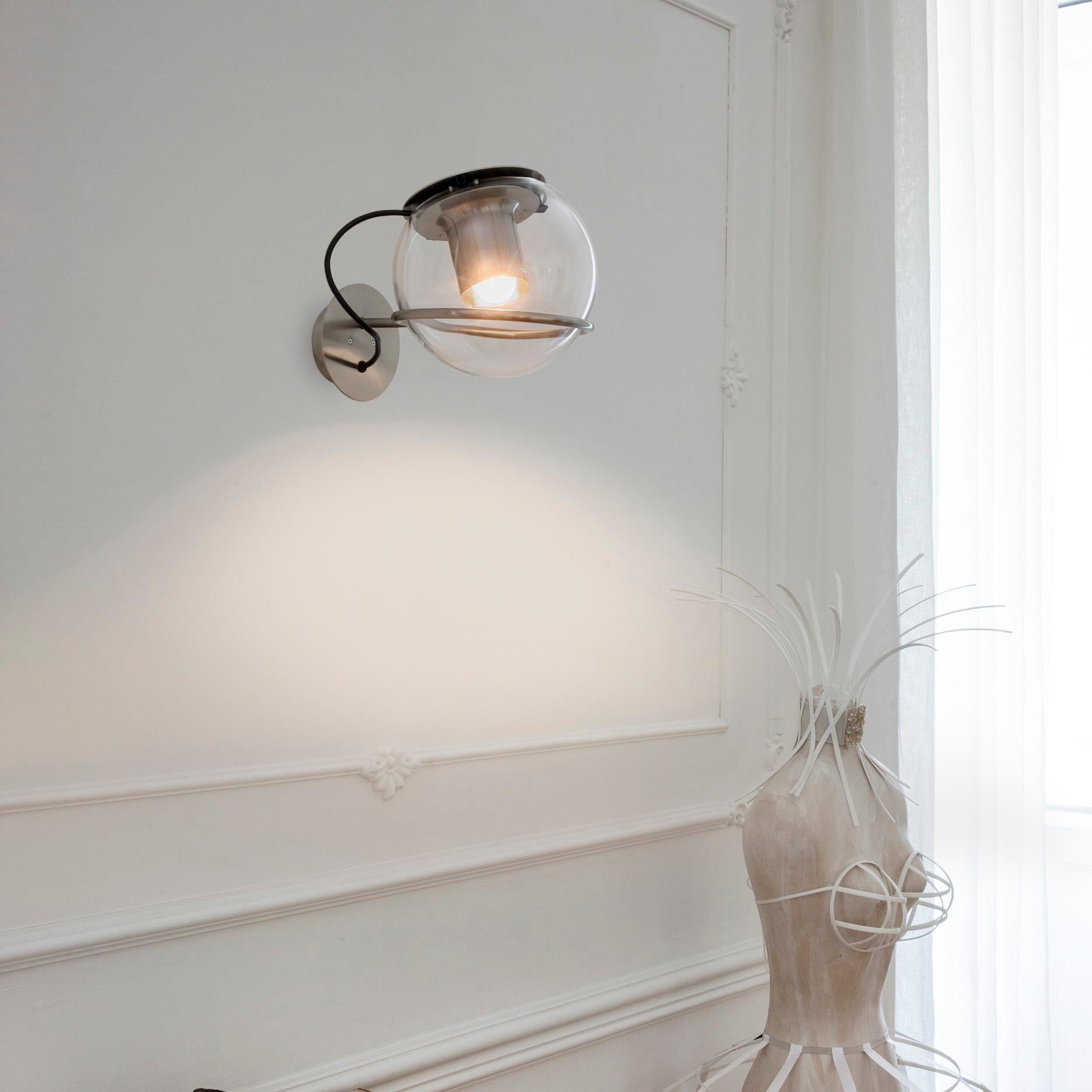 italien Lampe murale « The Globe » de Joe Colombo en verre soufflé transparent par Oluce en vente