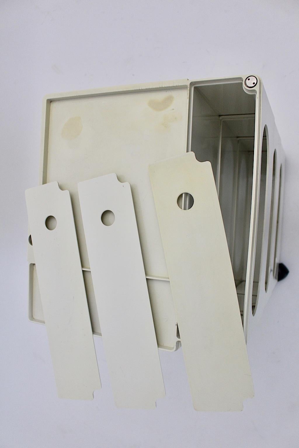 Récipient de rangement de rangement portable haut en plastique blanc vintage Boby de Joe Colombo, Italie en vente 6