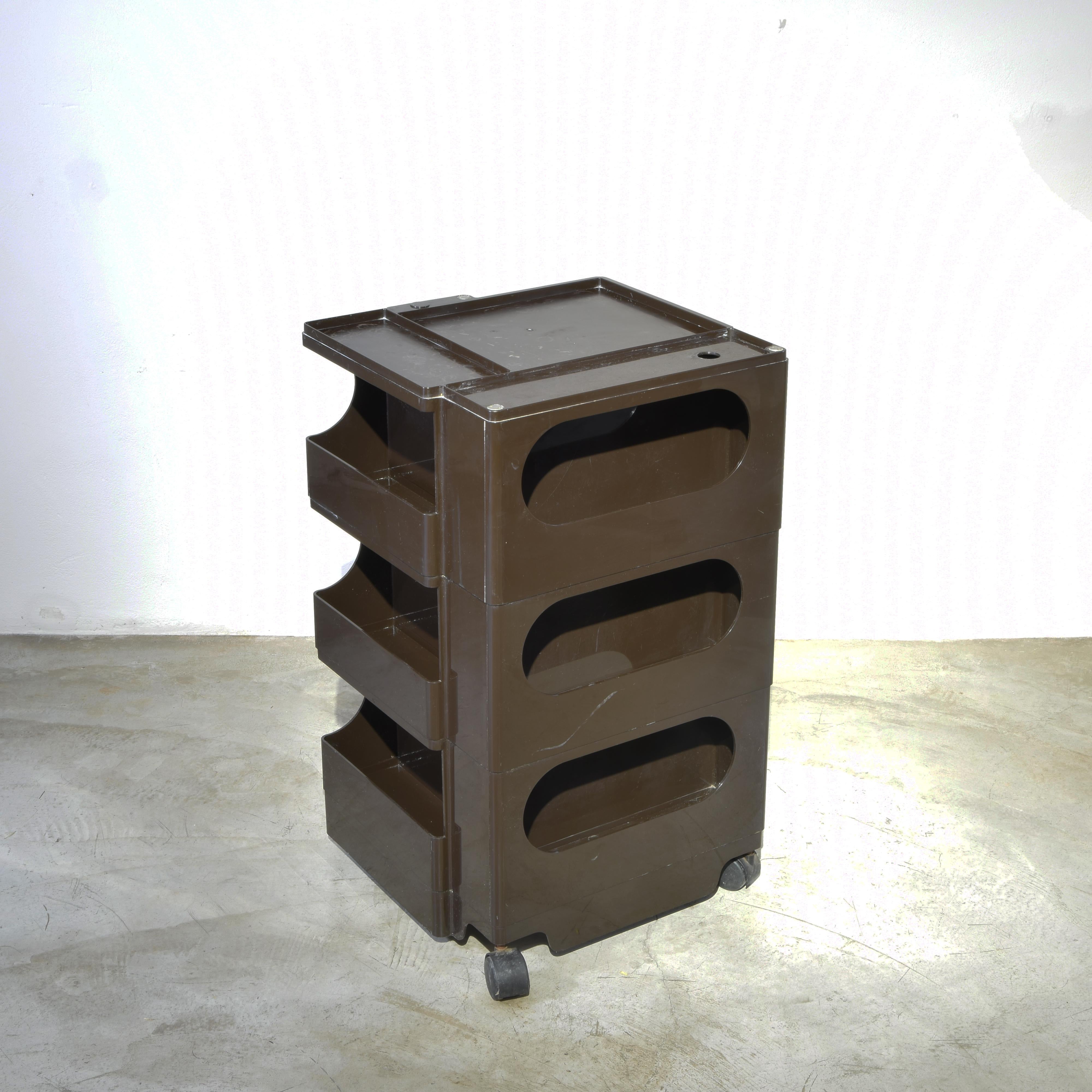 An elegant and at the same time practical and useful work trolley, model Boby, this one designed by Joe Colombo and produced by Bieffeplast. Designed for architects and engineers, it was later also adopted by hairdressers at that time. Today it is