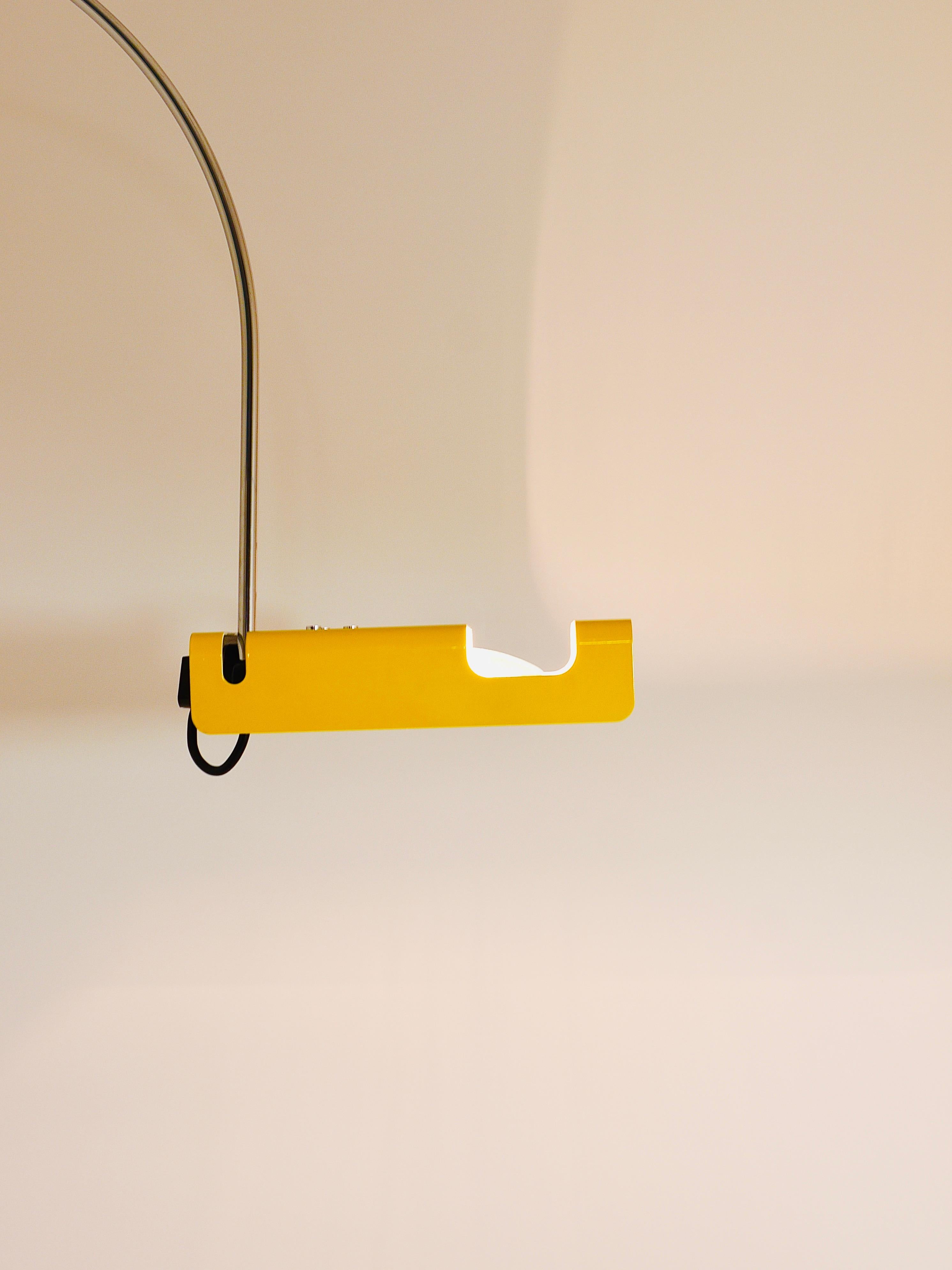 Mid-Century Modern Joe Colombo Yellow Spider Table Clamp Bow Lamp, O-Luce, Italy, 1960s