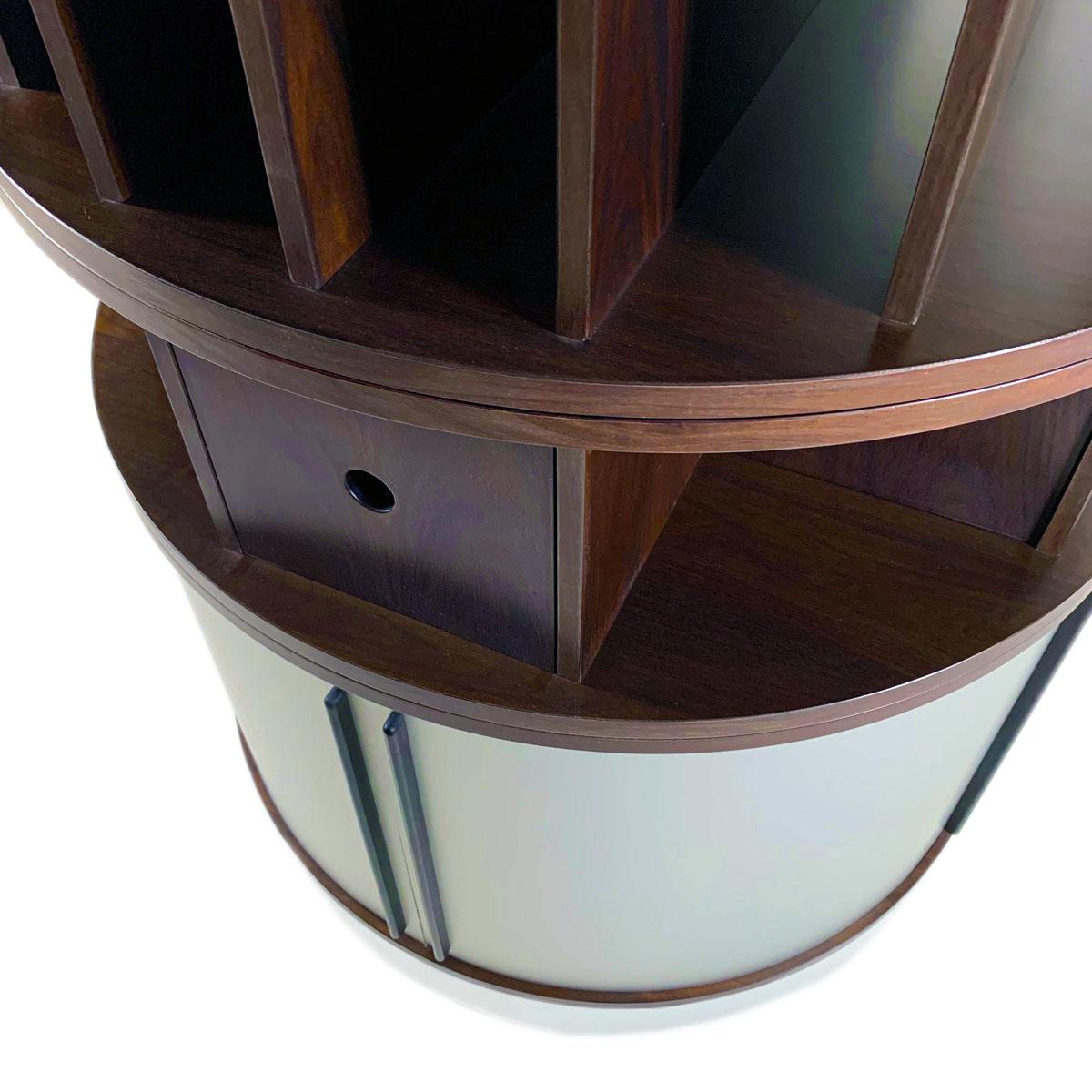 Combi Center is a well-known industrial design product born from the creative genius of Joe Colombo, an Italian designer famous for his innovative design vision in the 1960s and 1970s, whose creations had the power to amaze.
Combi-Center was created