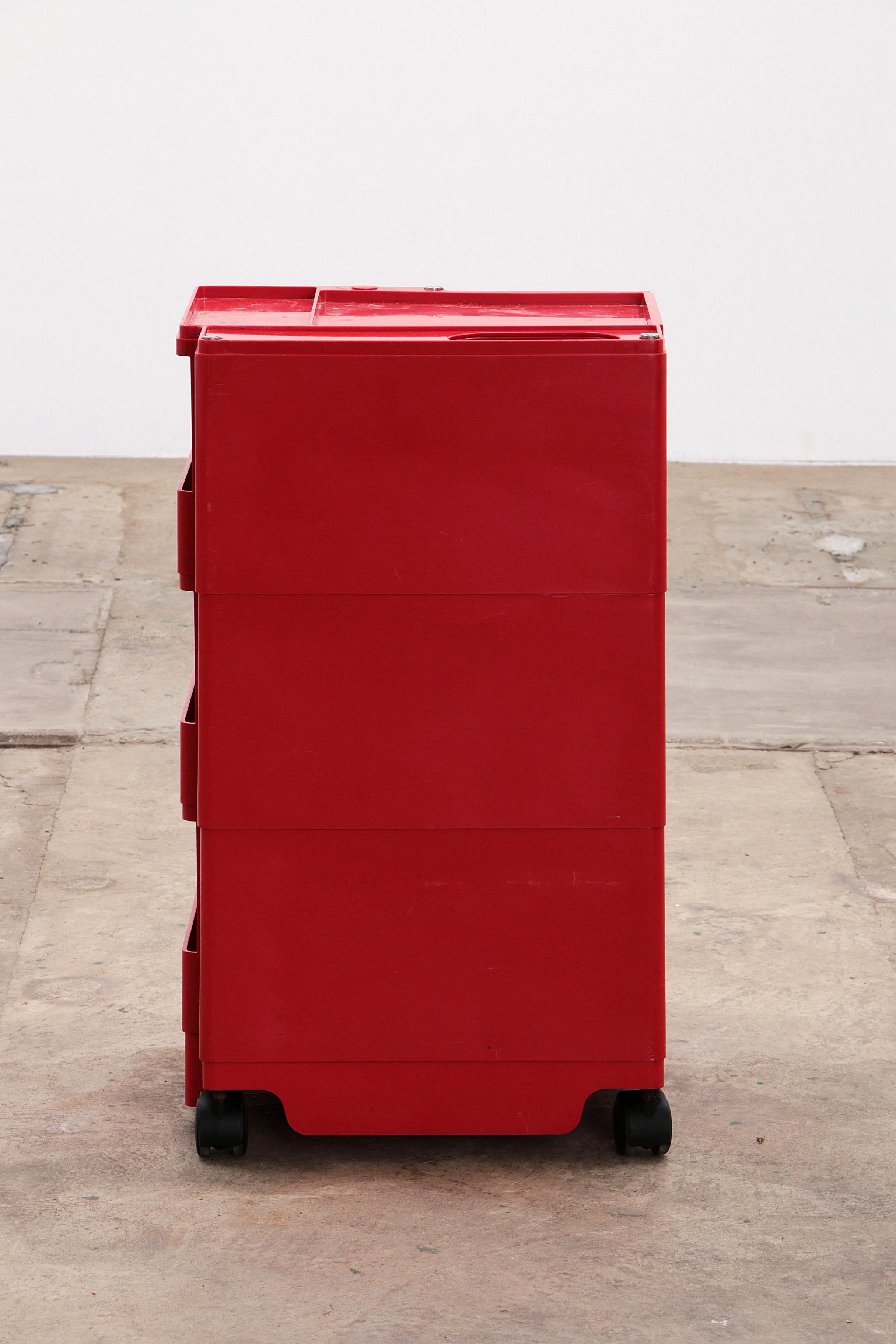 Plastique Chariot rouge emblématique « Bobpage age » de Joe Columbo, 1970 en vente
