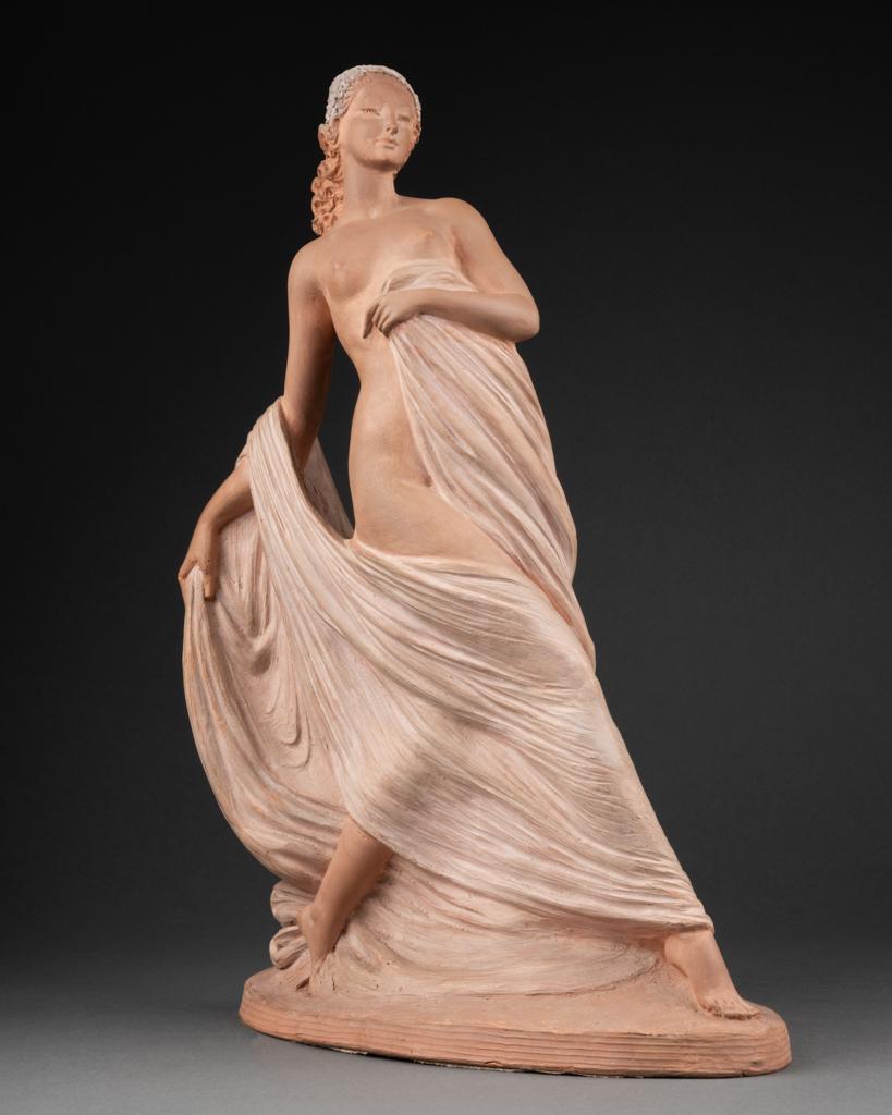 Art déco Joe Descomps dit « Cormier » : « Femme enlevant un voile », sculpture en terre cuite, vers 1940 en vente
