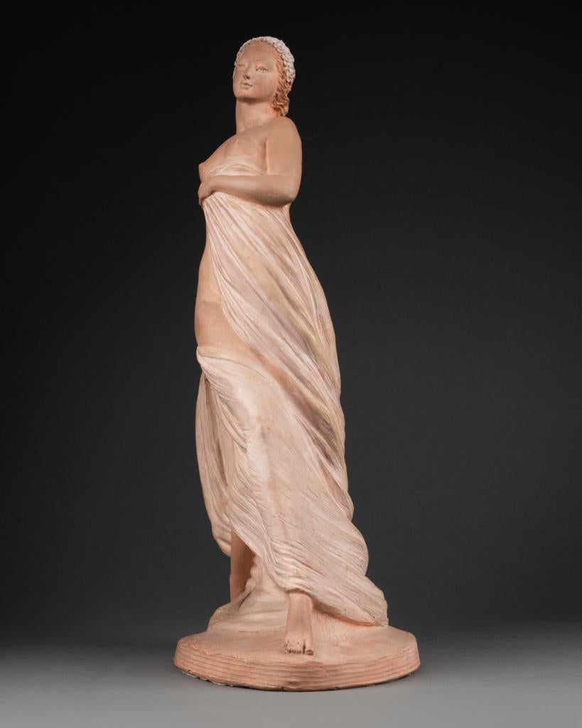 Français Joe Descomps dit « Cormier » : « Femme enlevant un voile », sculpture en terre cuite, vers 1940 en vente