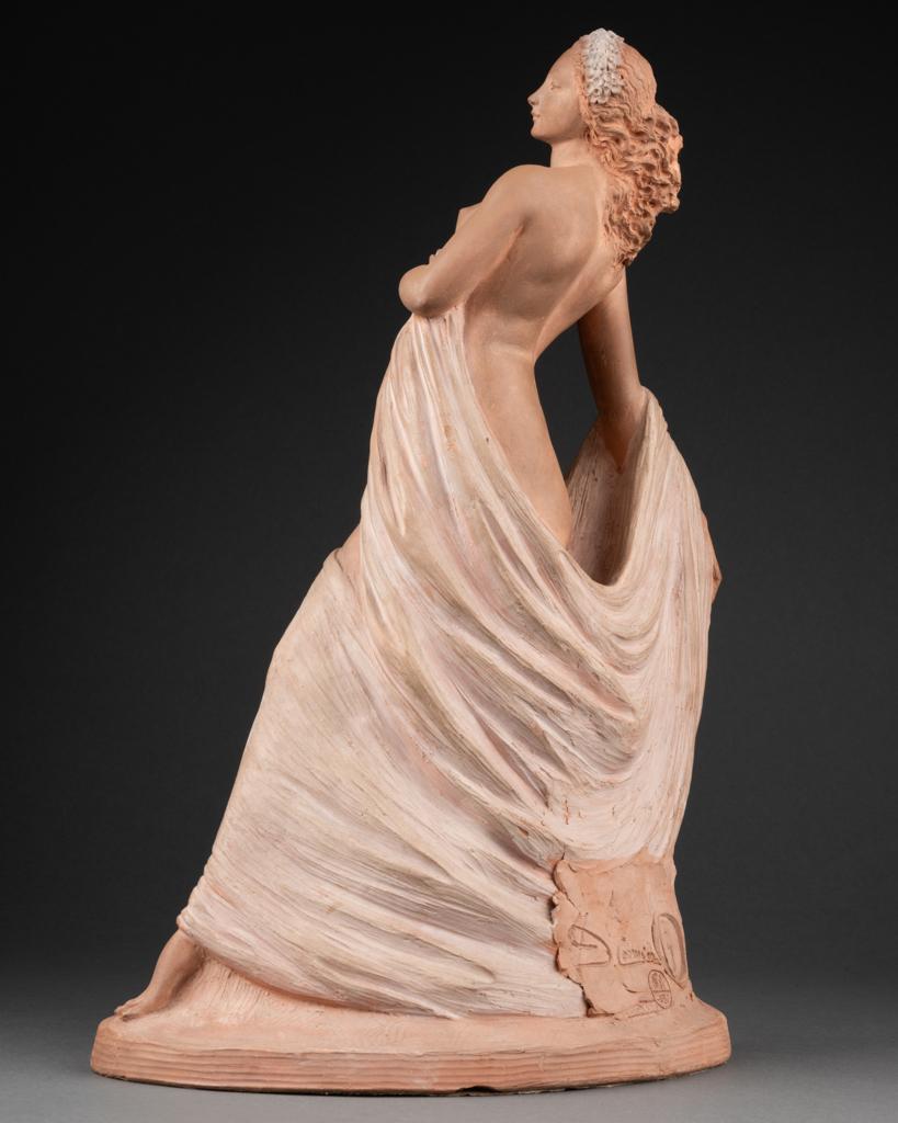 Patiné Joe Descomps dit « Cormier » : « Femme enlevant un voile », sculpture en terre cuite, vers 1940 en vente