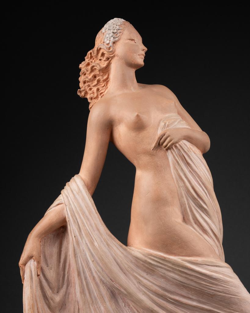 Milieu du XXe siècle Joe Descomps dit « Cormier » : « Femme enlevant un voile », sculpture en terre cuite, vers 1940 en vente