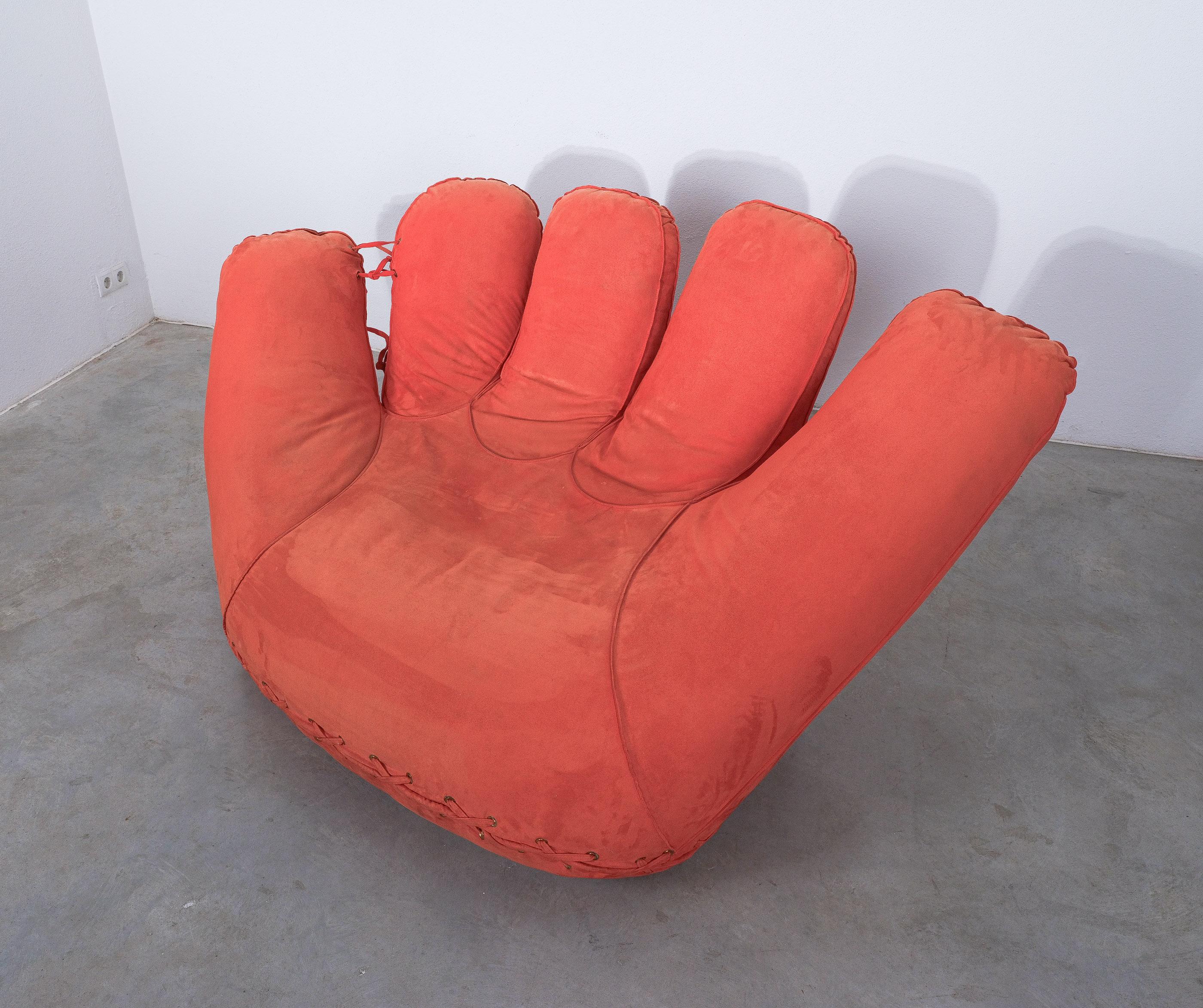 Mid-Century Modern Joe DiMaggio Baseball Glove Chair by de Pas, D'urbino, Lomazzi Italy, circa 1980 For Sale
