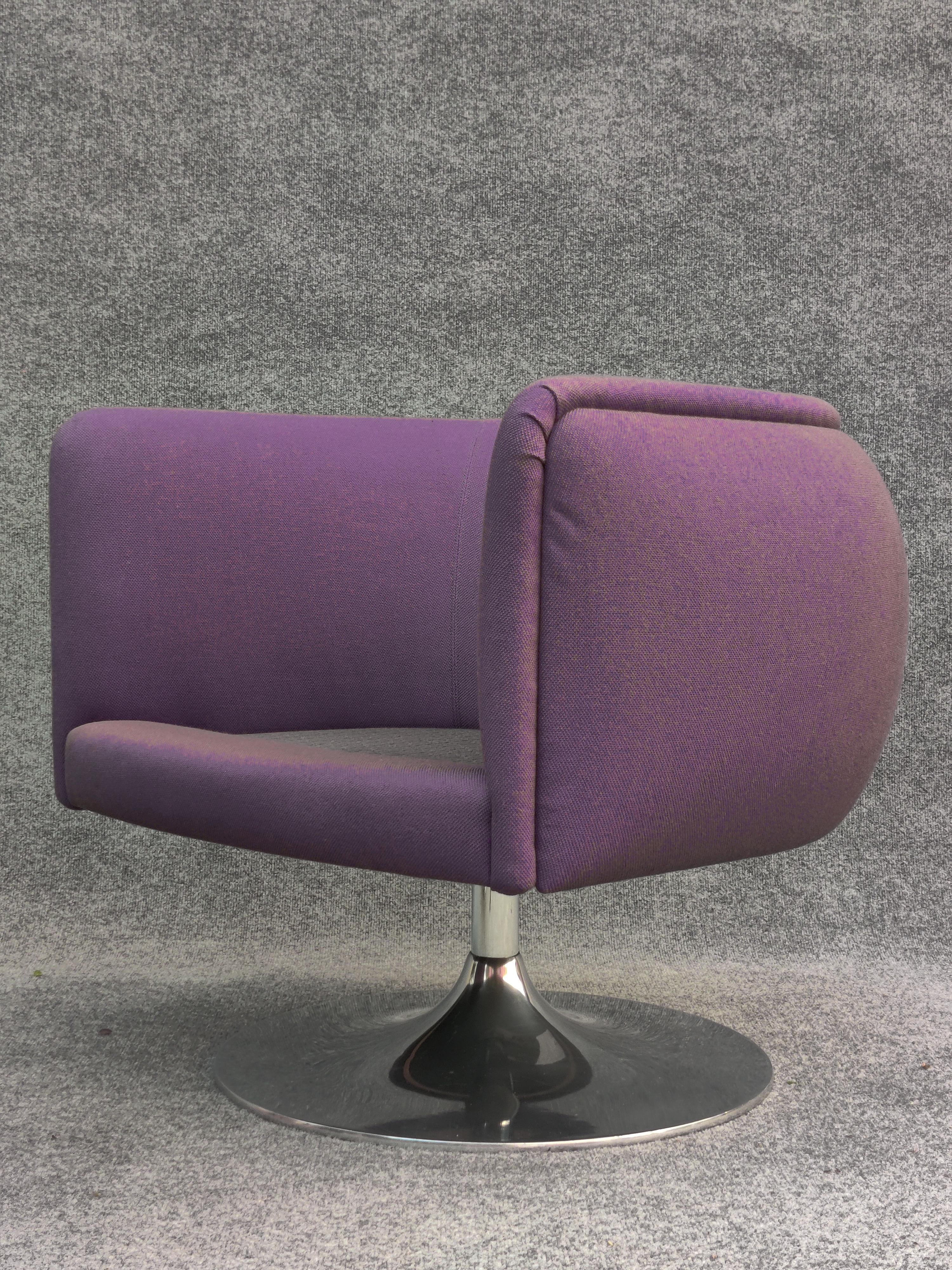 Joe D'Urso for Knoll Pair of Swivel Club Lounge Chairs Wool Blend 