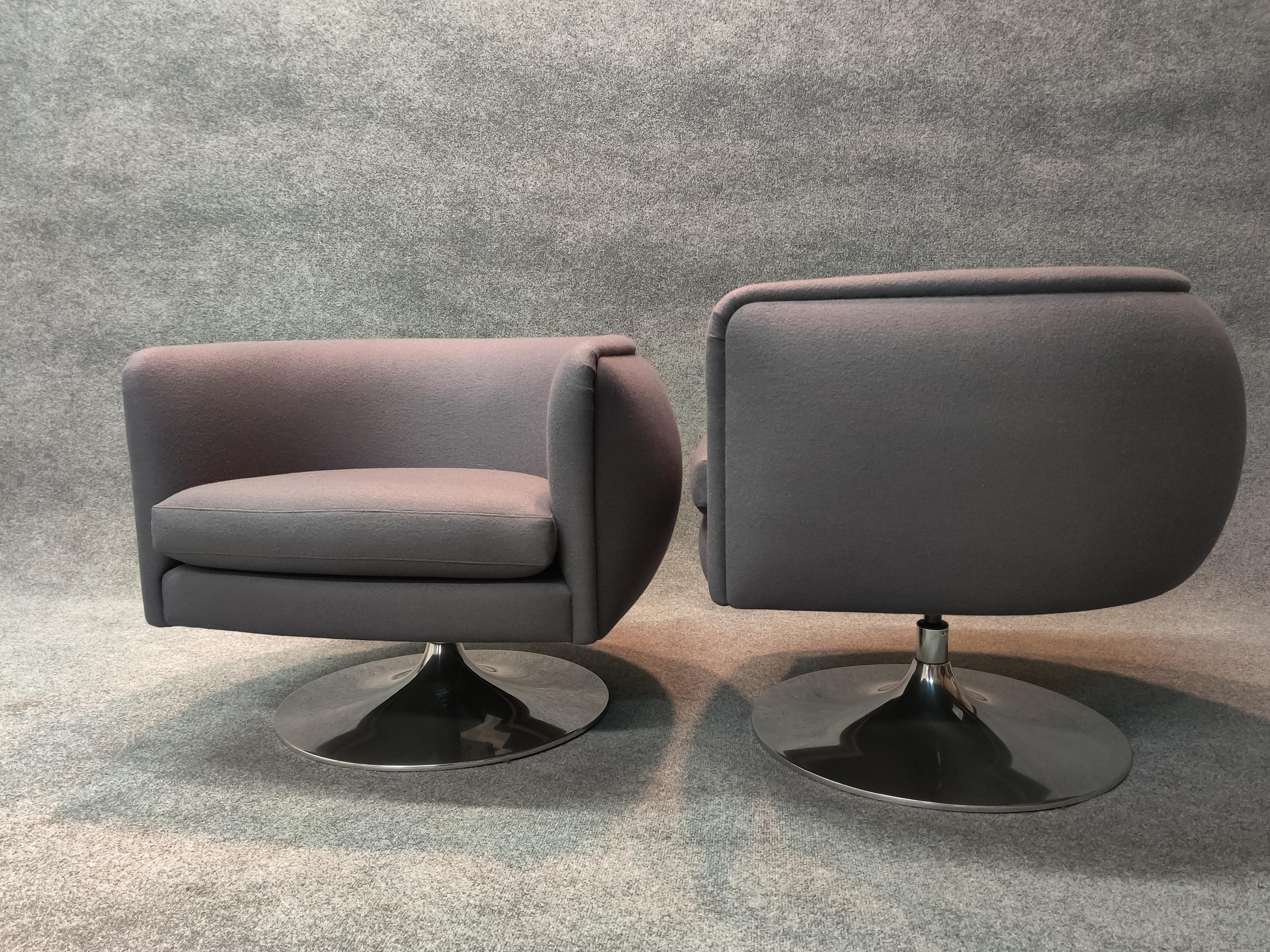 Mid-Century Modern Joe D'Urso for Knoll Pair of Swivel Lounge Chairs
