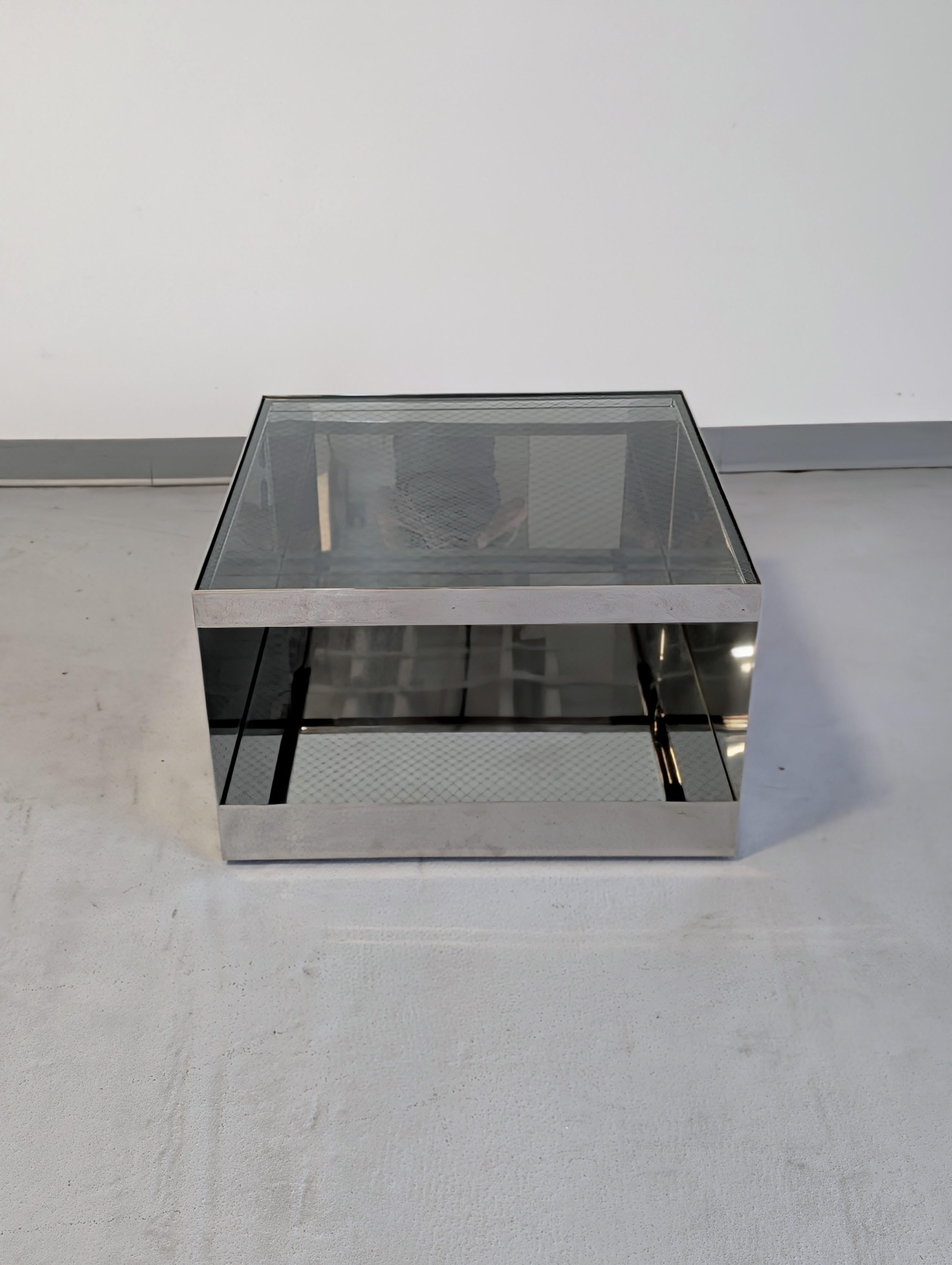 Joe D'Urso Polished Stainless Steel End Table model 6027T for Knoll In Good Condition For Sale In Lynn, MA