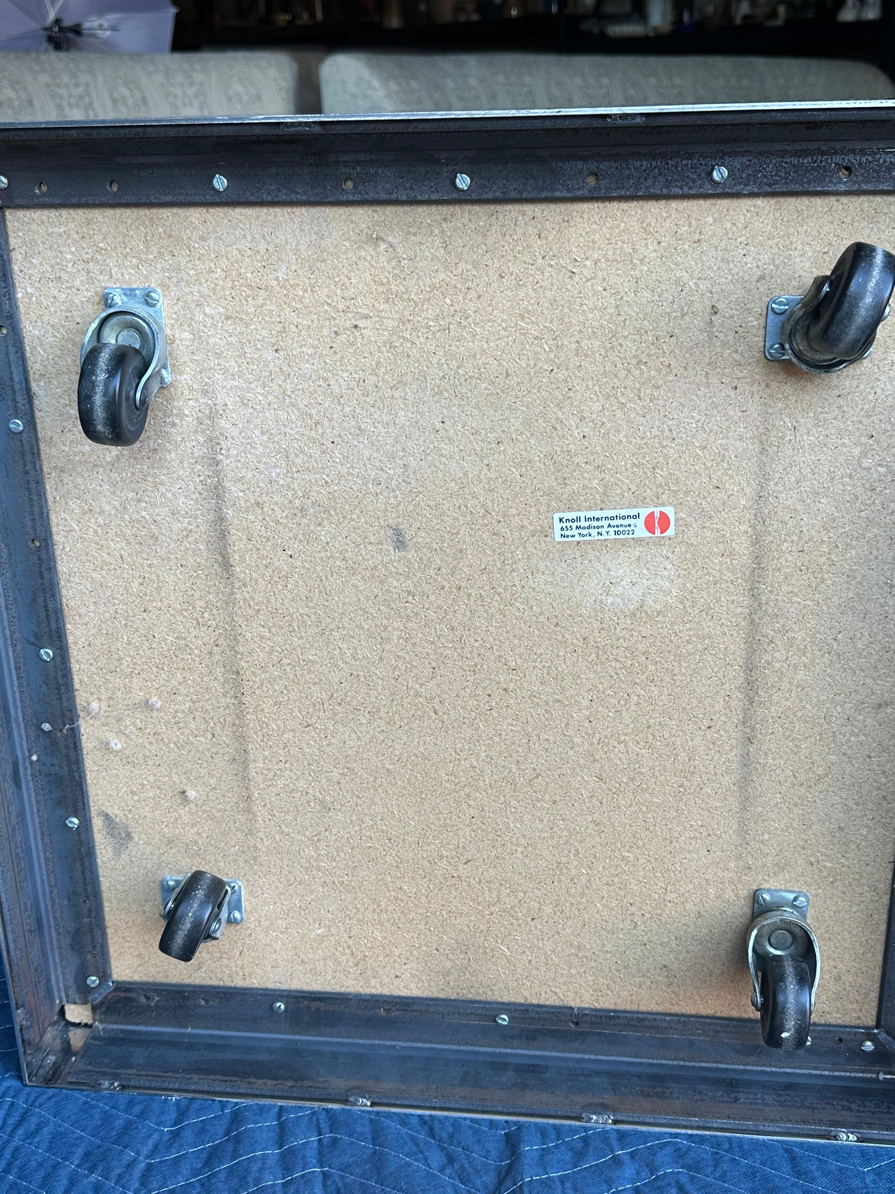 Table d'appoint en verre de sécurité Joe D'Urso pour Knoll, modèle 6022t en vente 11