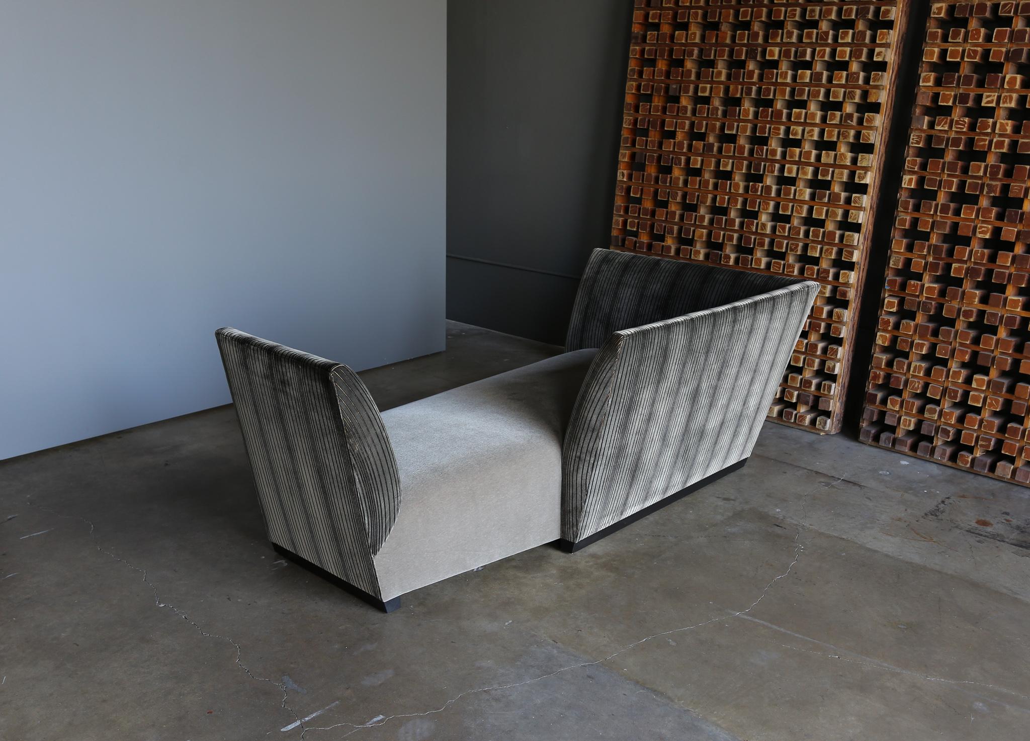 Joe D'urso Sculptural Sofa for Donghia, 1990's In Good Condition In Costa Mesa, CA