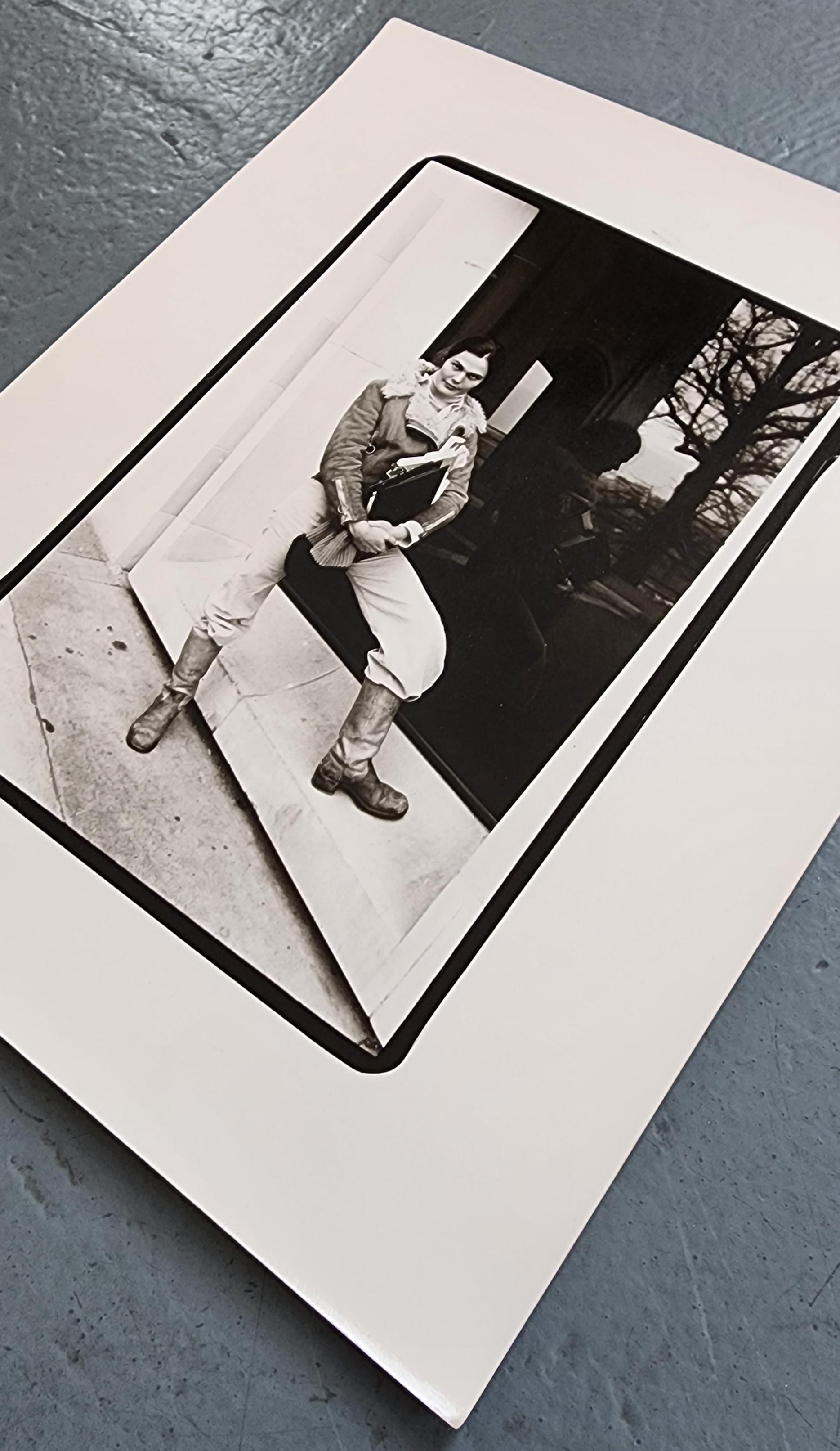 Joe Kelly
Untitled Portrait I
Black and White Photograph
Year: circa late 70s 
Image Size: 7x5.5in
Sheet Size: 10x8in
Unsigned
Ref.: 924802-1710

Tags: B&W, Black and White, Photography, Portrait, Model, New York City, Iconic, 70s 

Joseph J. Kelly