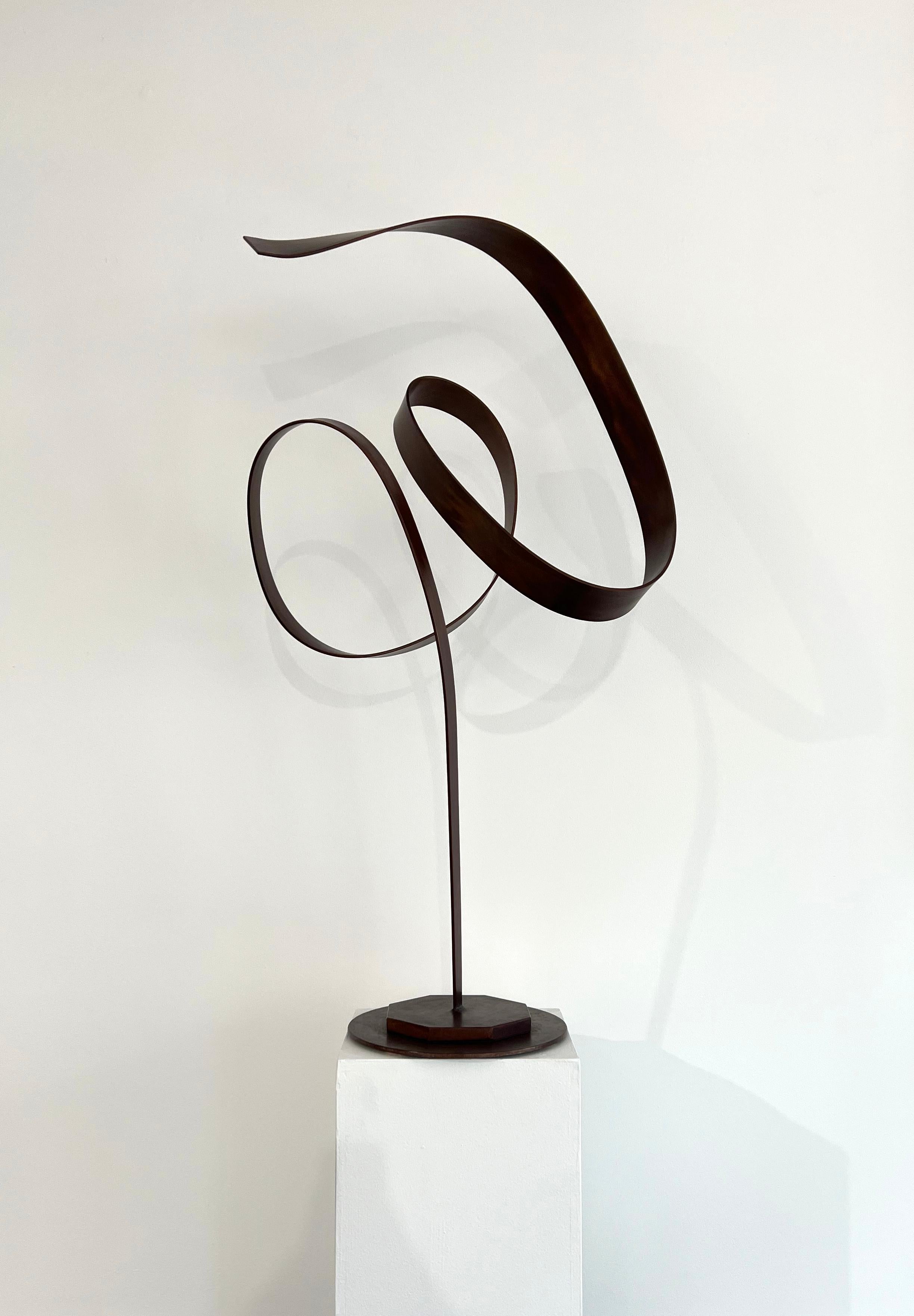 Sculpture abstraite en acier « Light as a Feather » (La lumière comme une plume) en vente 1