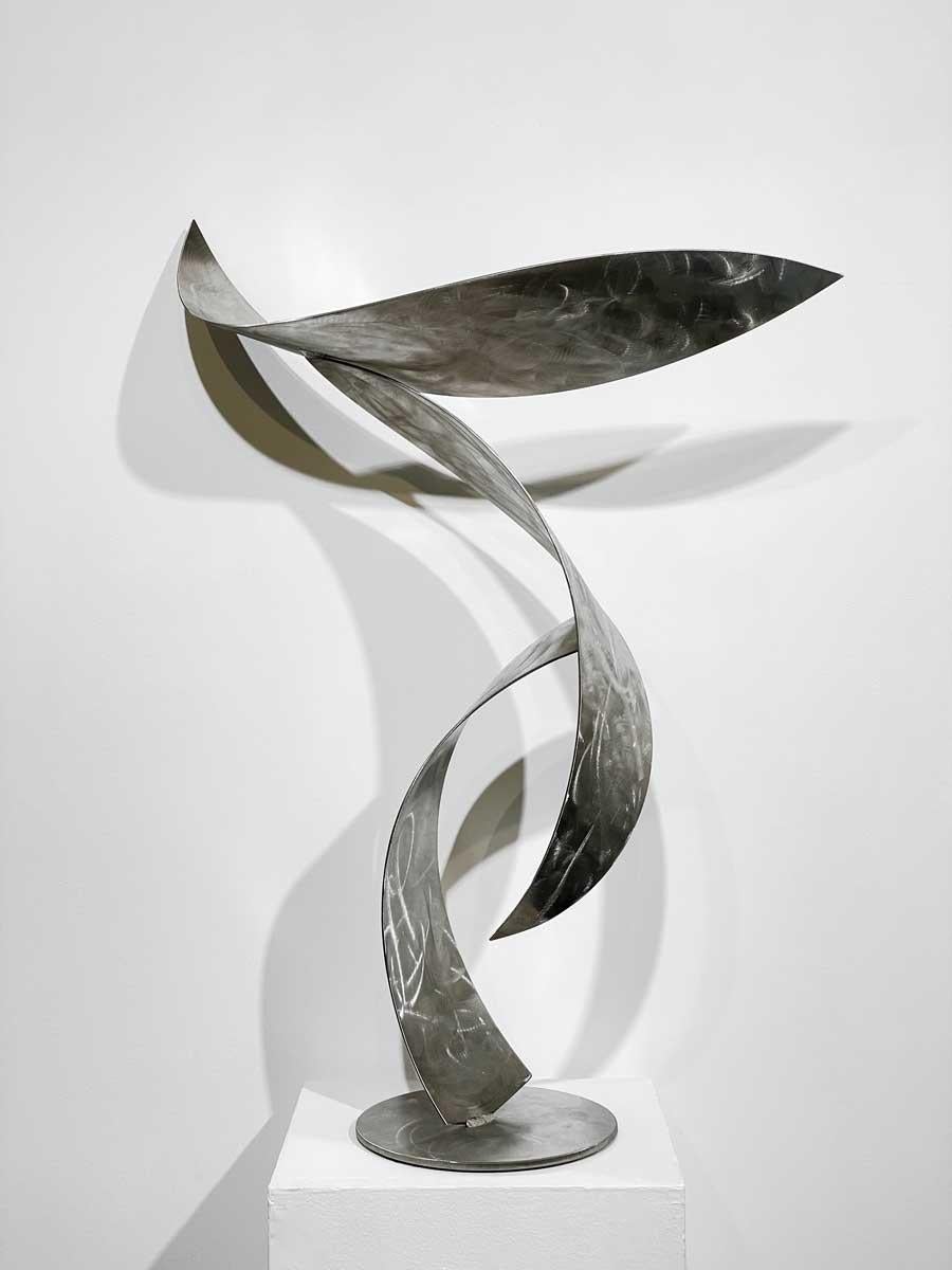 Abstrakte Edelstahlskulptur „Sailing Off“, „Sailing Off“ (Zeitgenössisch), Sculpture, von Joe Sorge