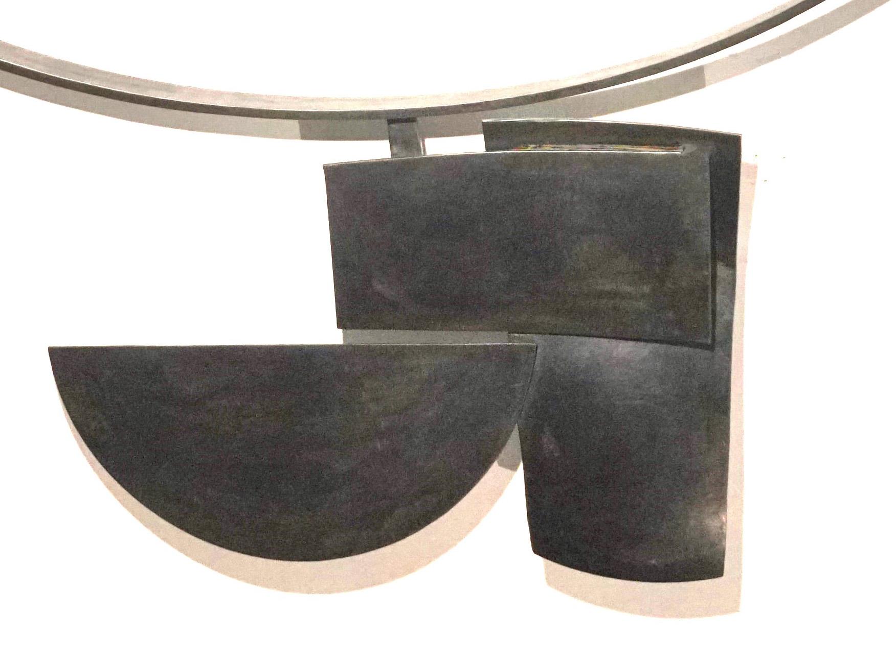 Serie Kabuki: Destino Distractor (Escultura Minimalista de Pared de Metal, Acero Oxidado) - Sculpture Contemporáneo de Joe Wheaton