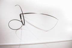 La mia ombra ha sempre guardato: Scultura da parete astratta minimalista in metallo scuro 3-D