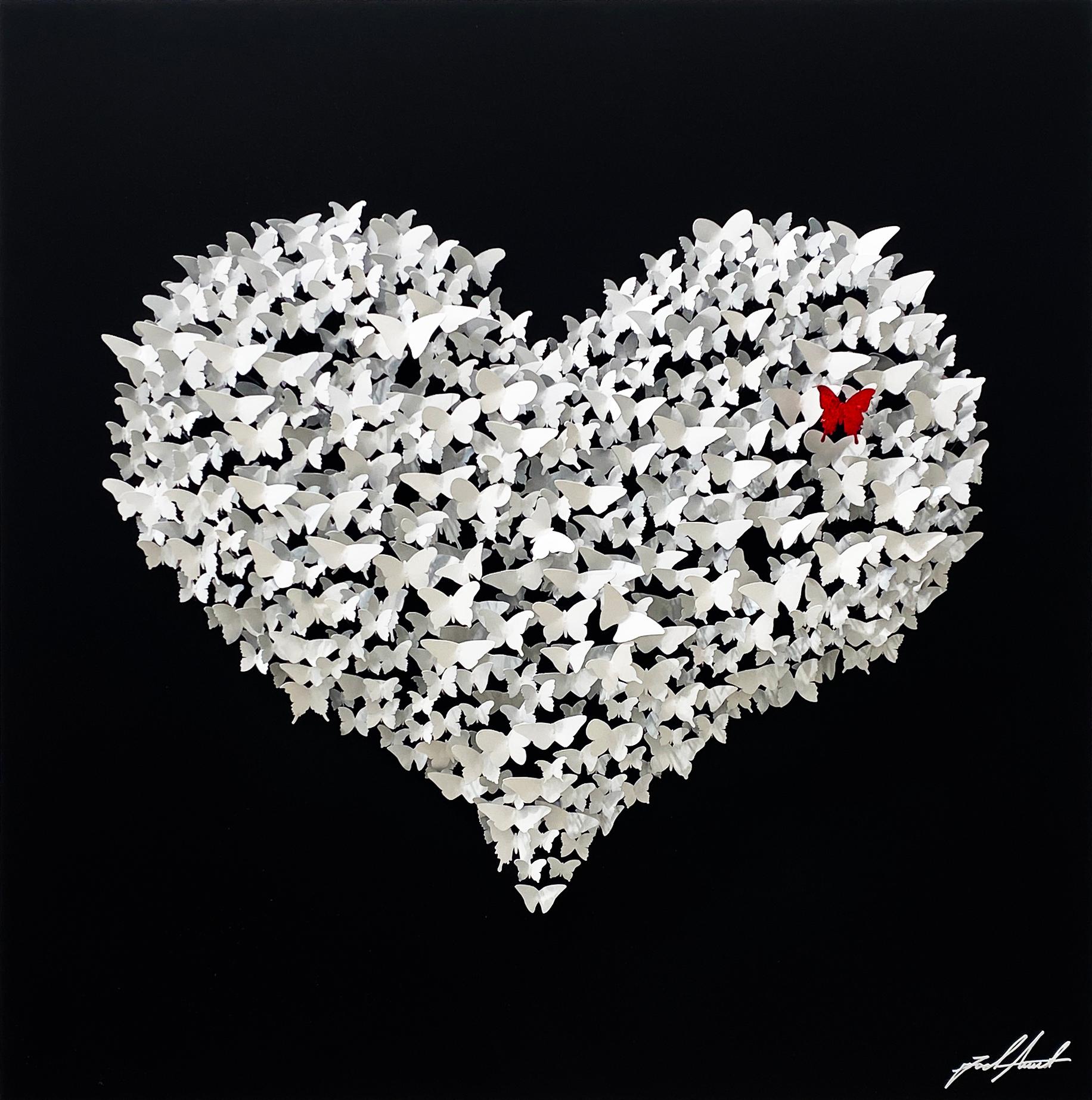 Flying Love – fliegende Liebe – Schwarz mit weißen Schmetterlingen, Wandskulptur aus Metall in Mischtechnik – Mixed Media Art von Joel Amit