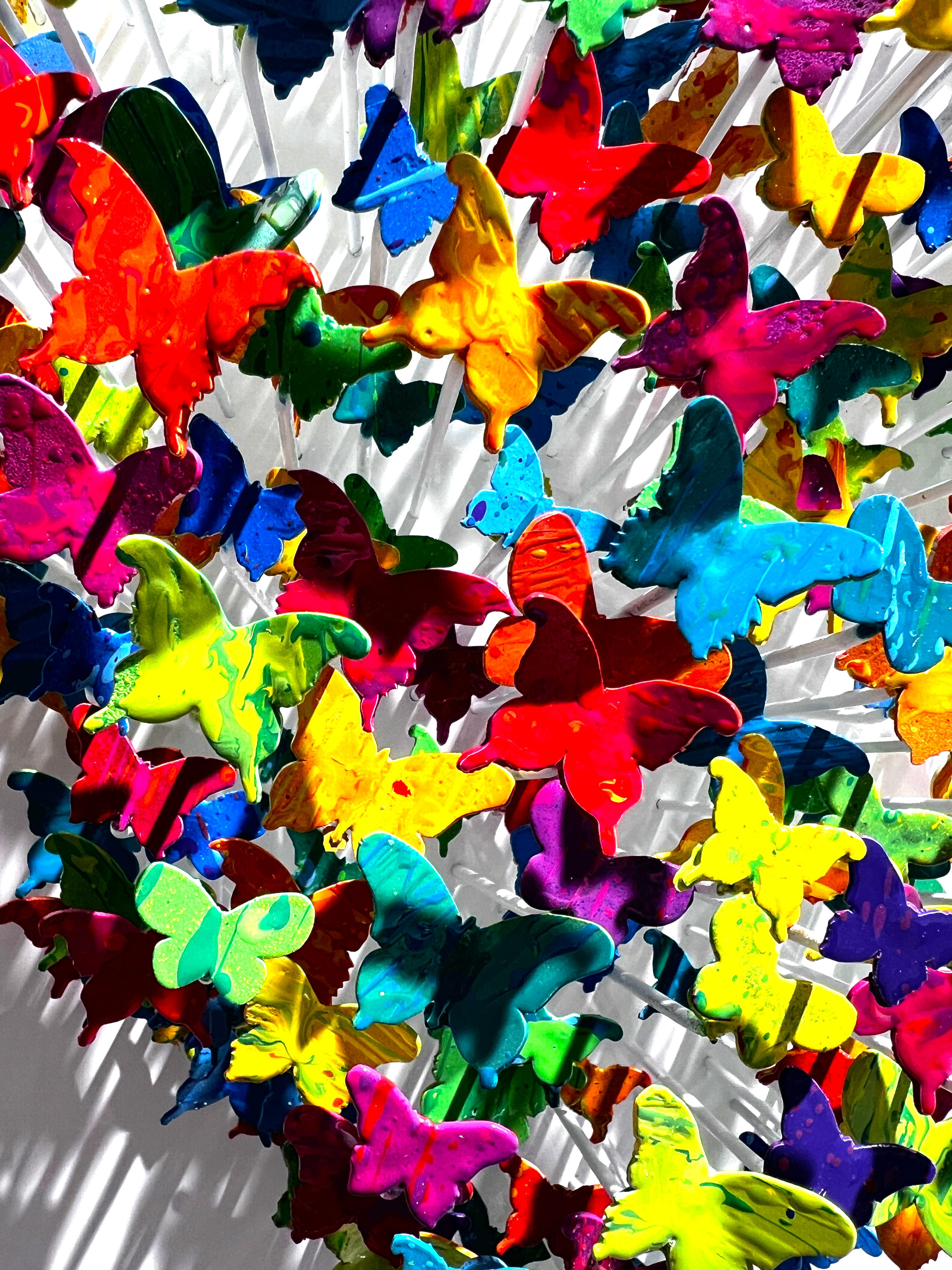Kreis des Lebens Schmetterling - Candy, Wandskulptur aus Metall in Mischtechnik (Zeitgenössisch), Mixed Media Art, von Joel Amit