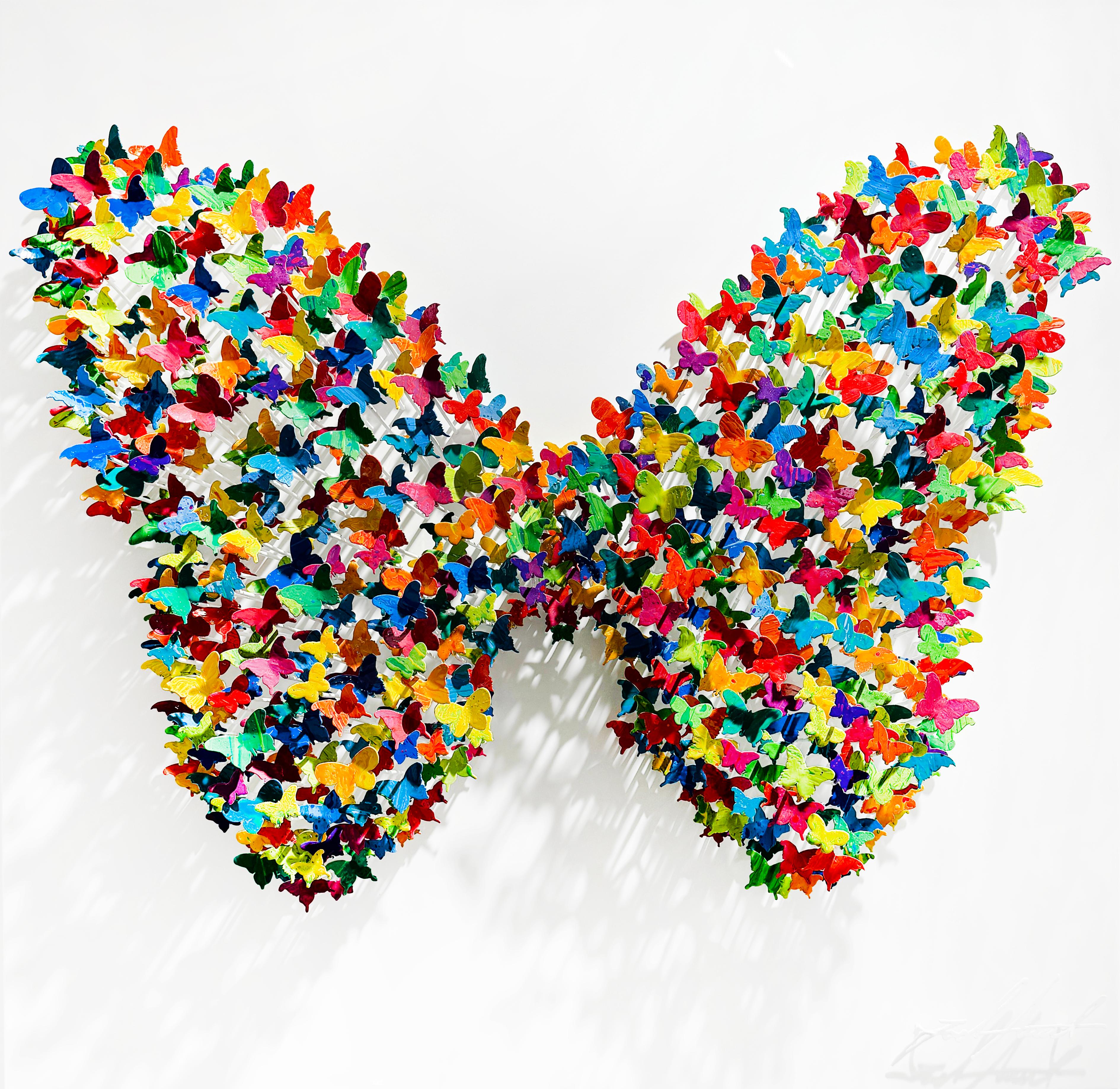 Kreis des Lebens Schmetterling - Candy, Wandskulptur aus Metall in Mischtechnik – Mixed Media Art von Joel Amit