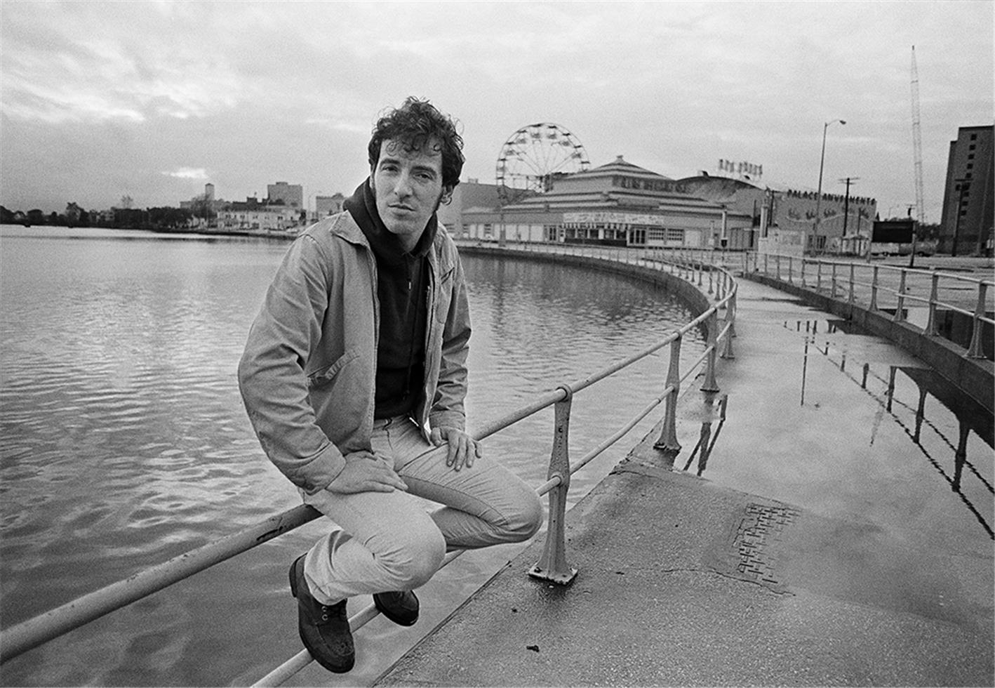 Joel Bernstein Black and White Photograph - Bruce Springsteen on fence