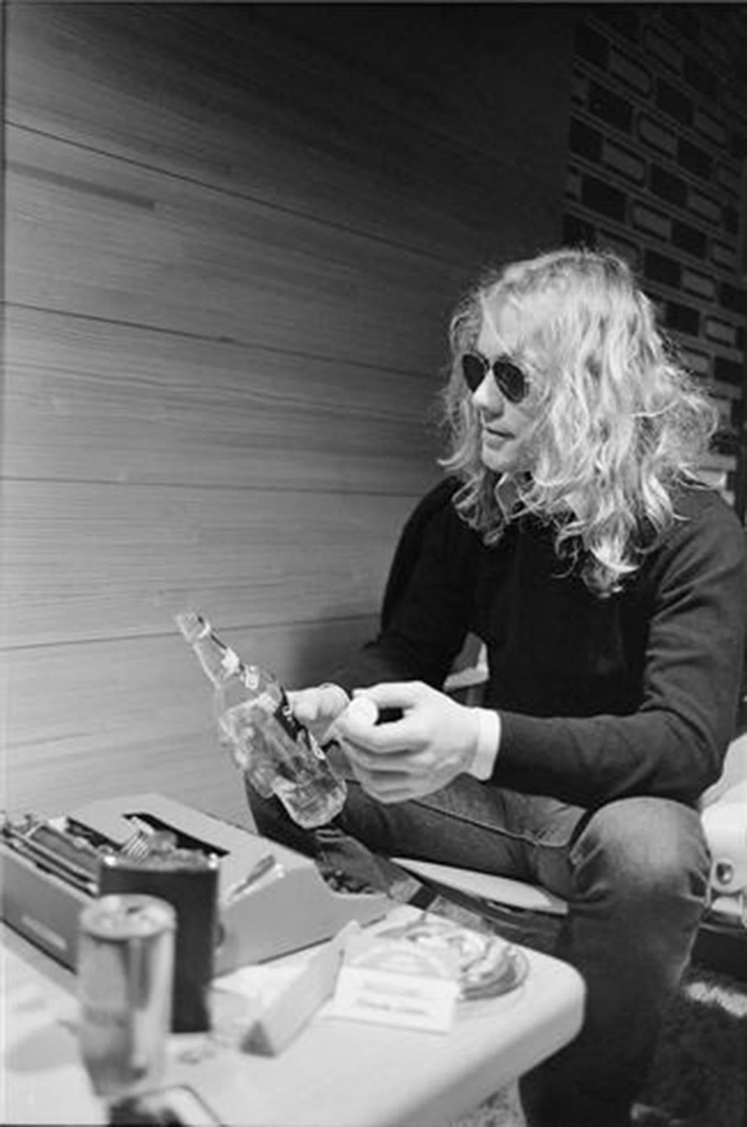 Joel Bernstein Black and White Photograph - Warren Zevon, 1977