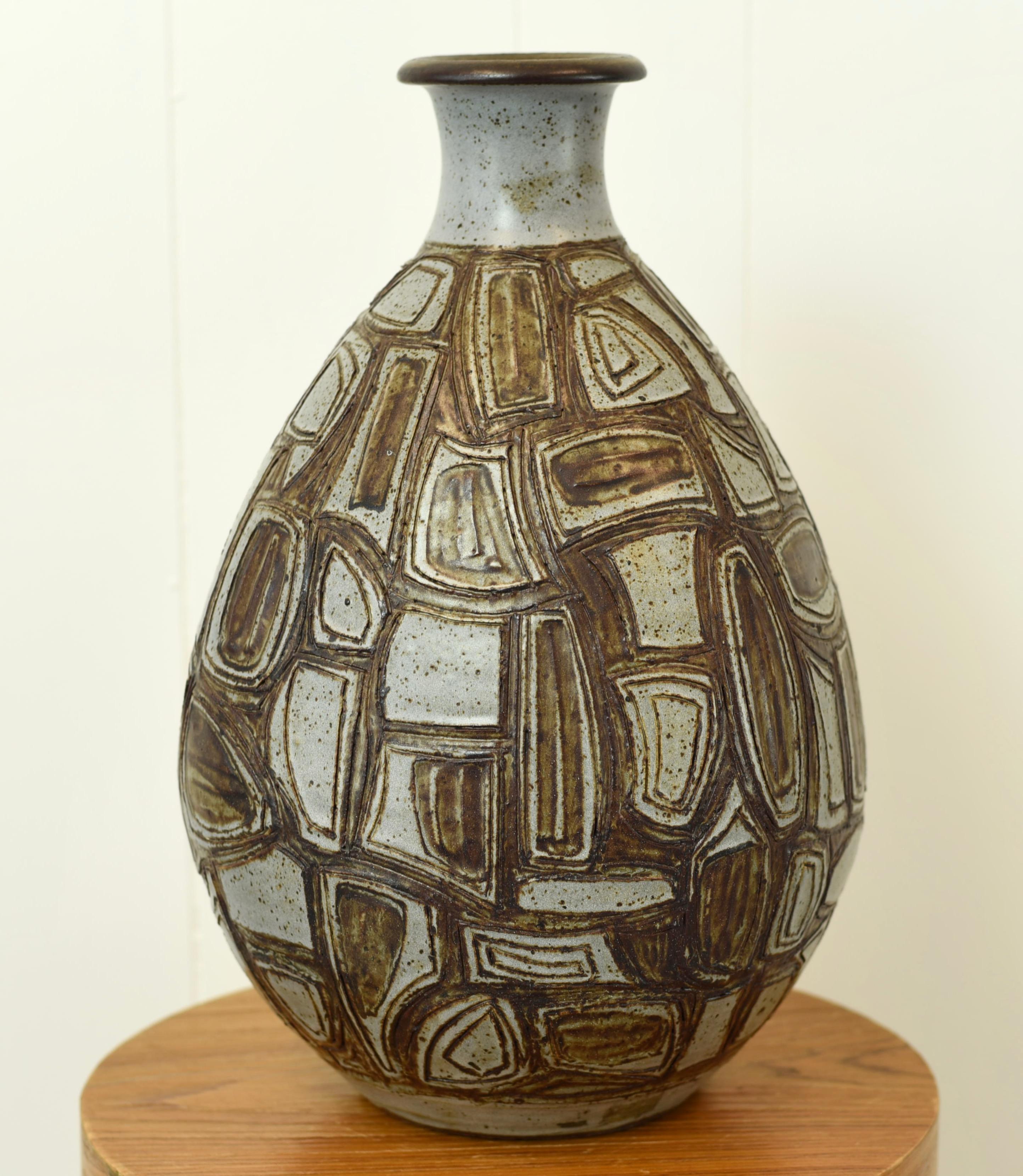 Joel Edwards (1923-2007) California Signed Studio Pottery Large Scale Vase  For Sale 2