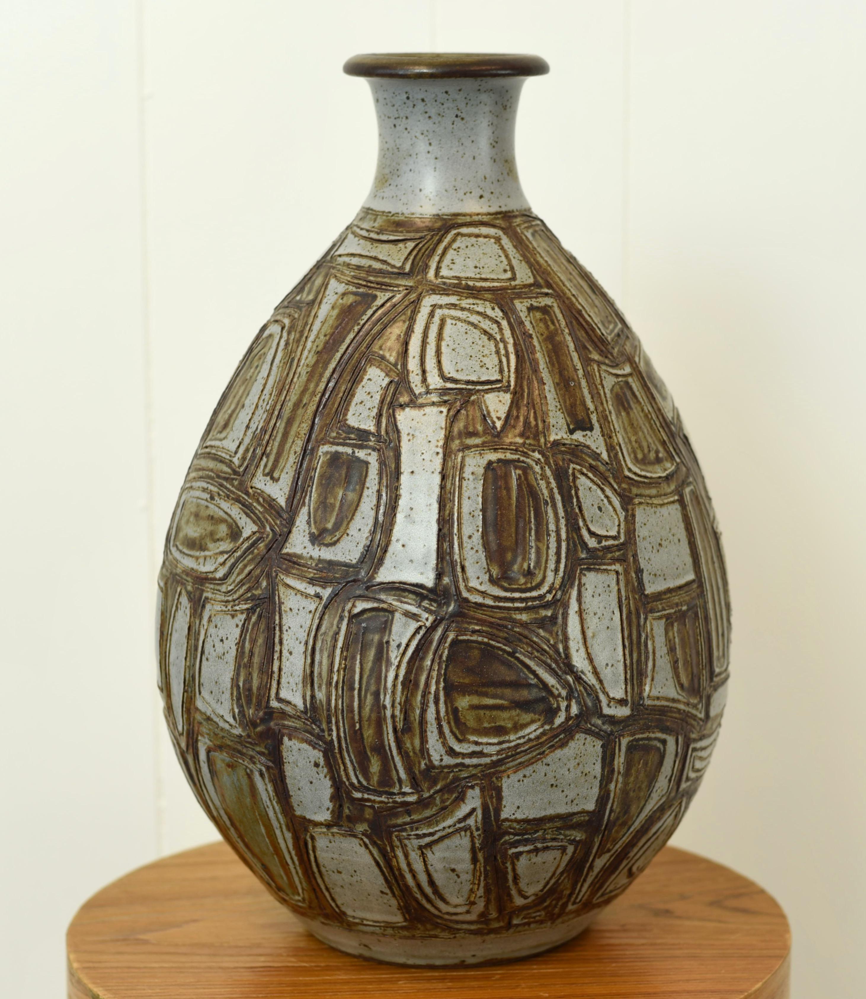Joel Edwards (1923-2007) California Signed Studio Pottery Large Scale Vase  For Sale 3