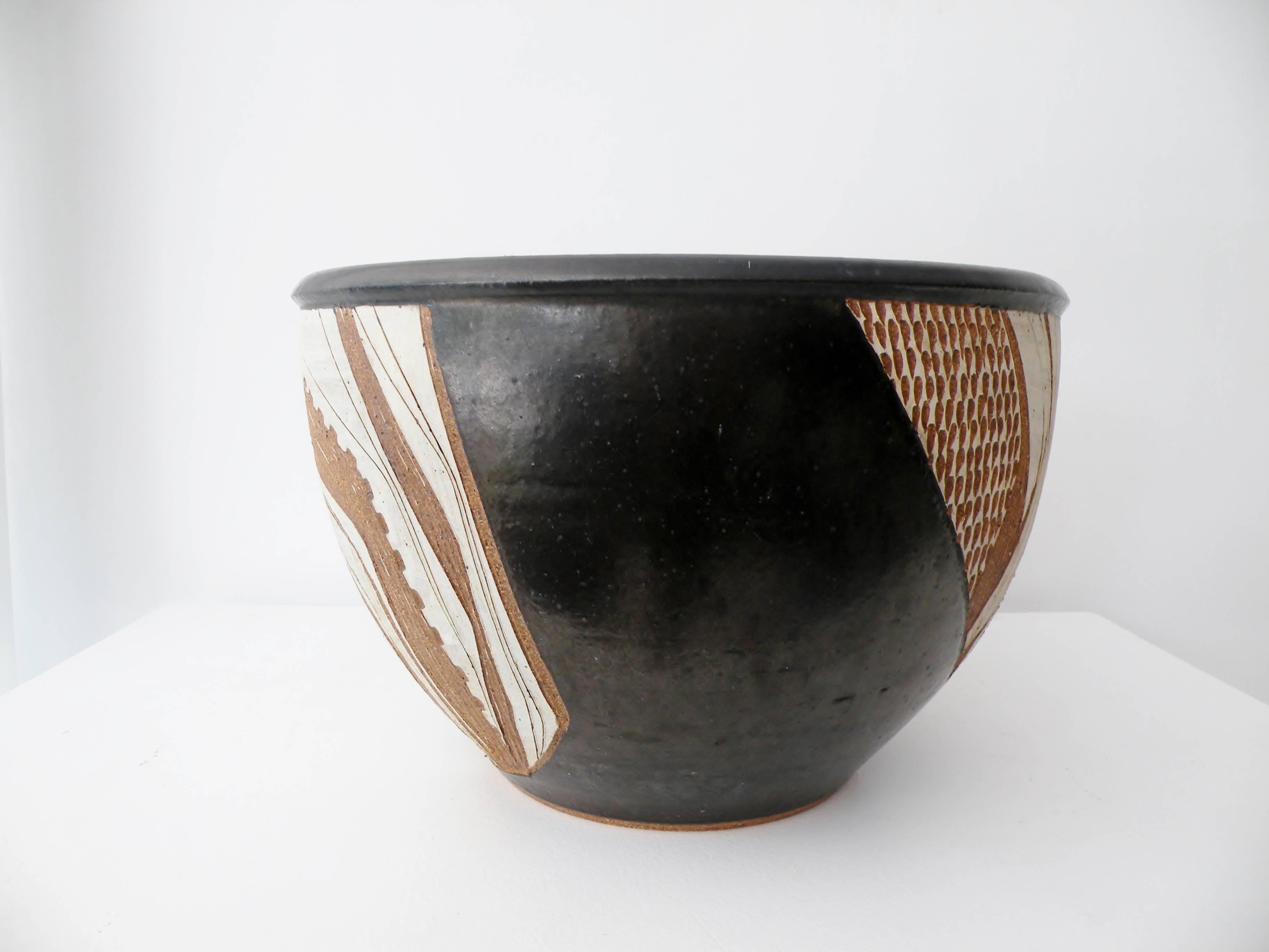 Mid-Century Modern Joel Edwards Abstract California Studio Pottery Large Bowl or Planter For Sale