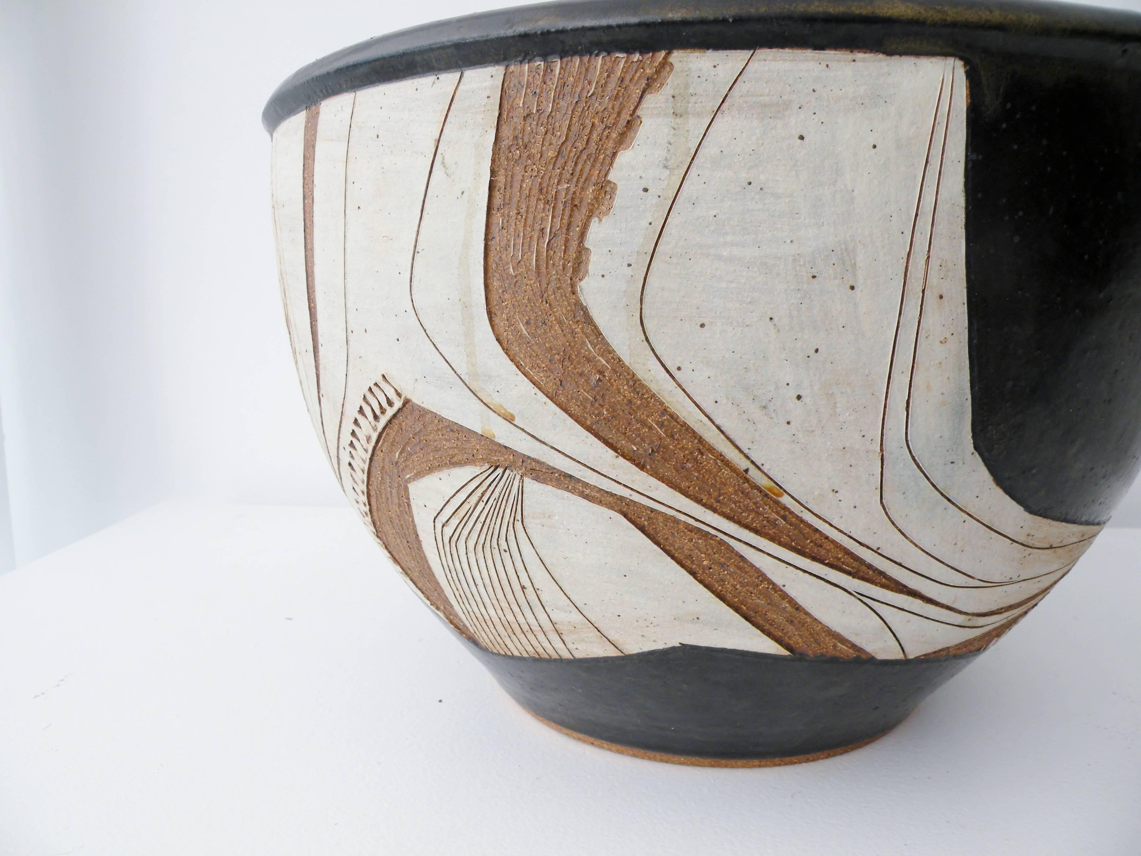 Hand-Crafted Joel Edwards Abstract California Studio Pottery Large Bowl or Planter For Sale