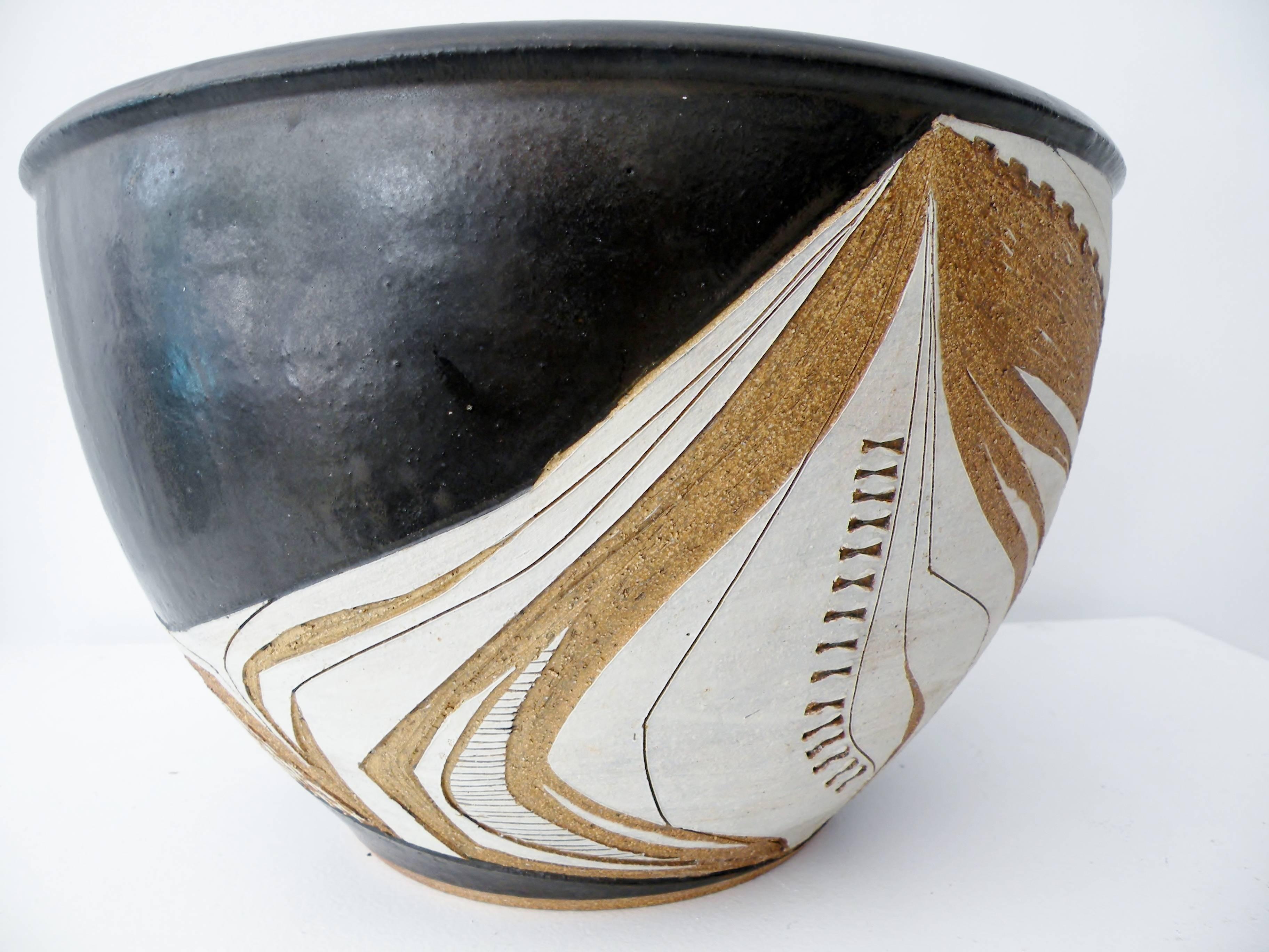Joel Edwards Abstract California Studio Pottery Large Bowl or Planter In Excellent Condition For Sale In Denver, CO