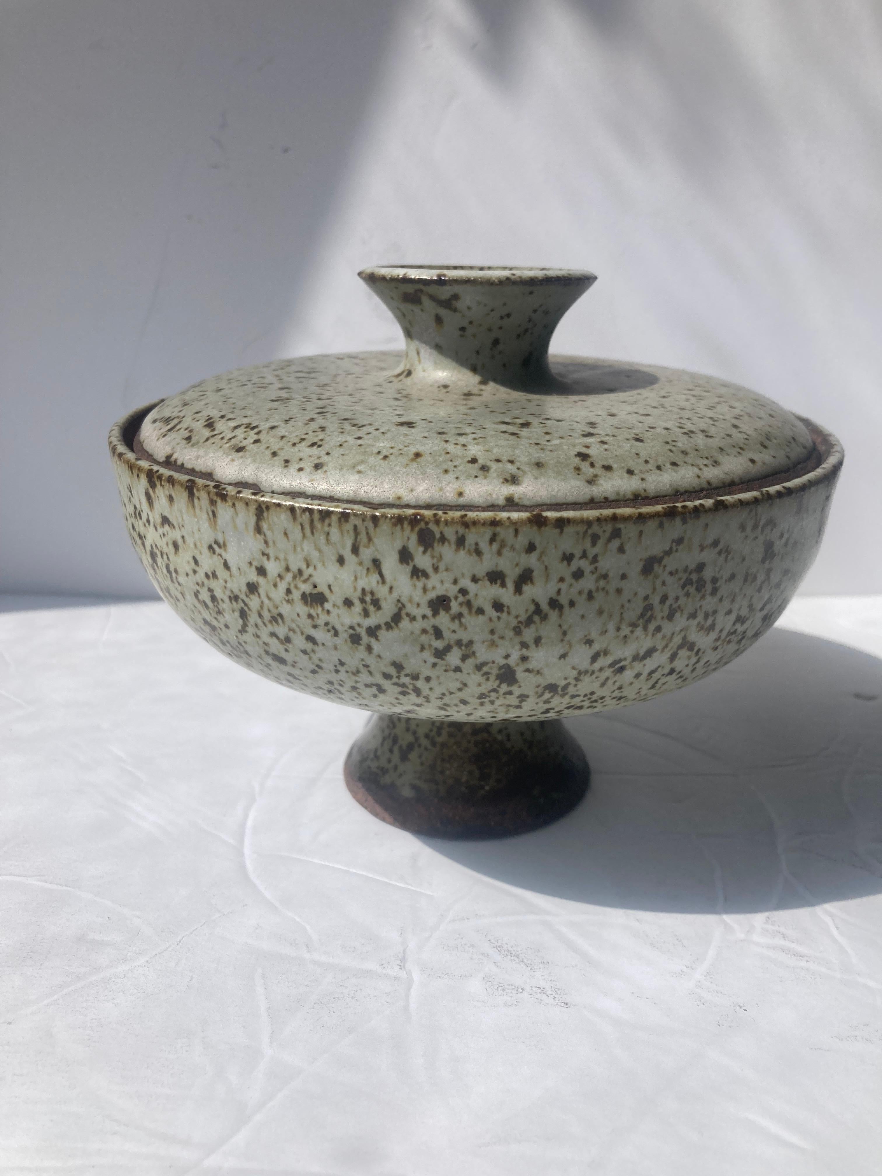 Beautiful bowl with lid by the well known potter Joel Edwards, studied with Soji Hamada, Peter Voulkos among other famous artists.