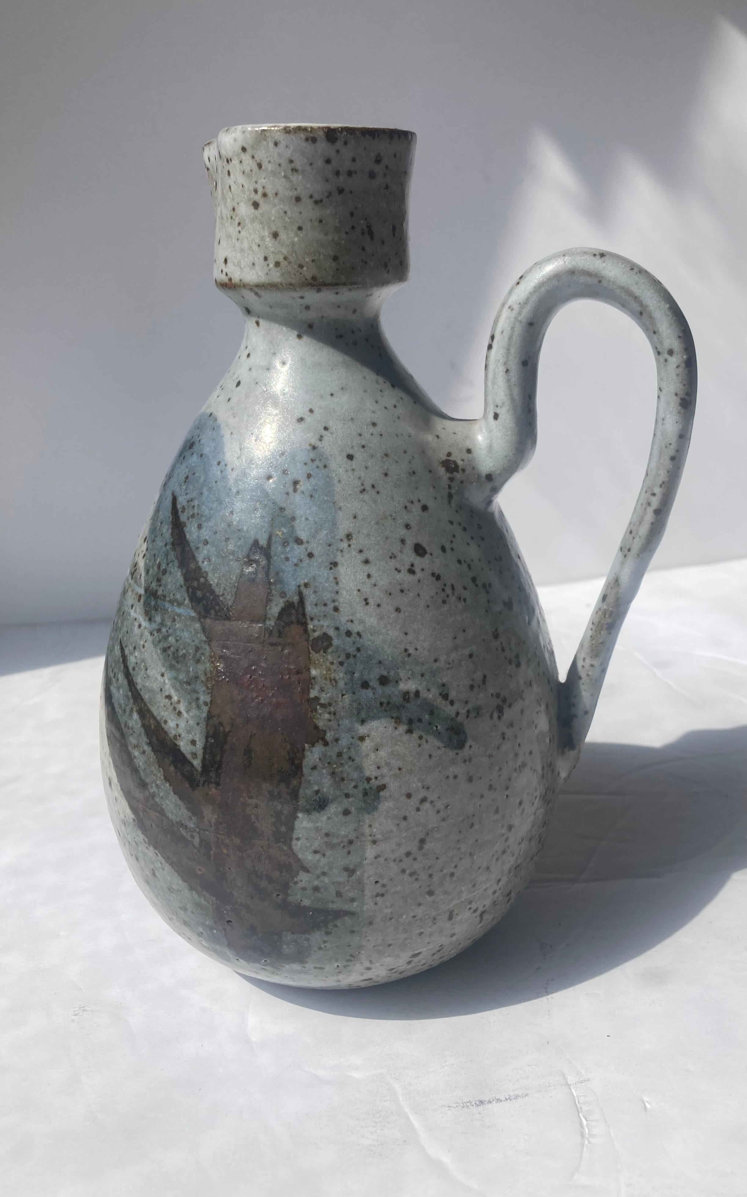Beautiful pitcher with an abstract glaze. Edwards studied with very important potters in his time like Peter Voulkos, Marguerite Wildenhain and Soji Hamada.