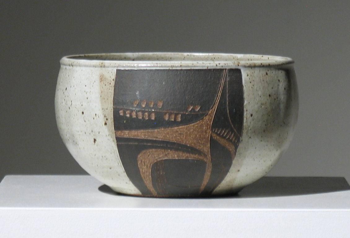 Modernist Three-Panel Incised and Glazed Ceramic Bowl - Sculpture by Joel Edwards