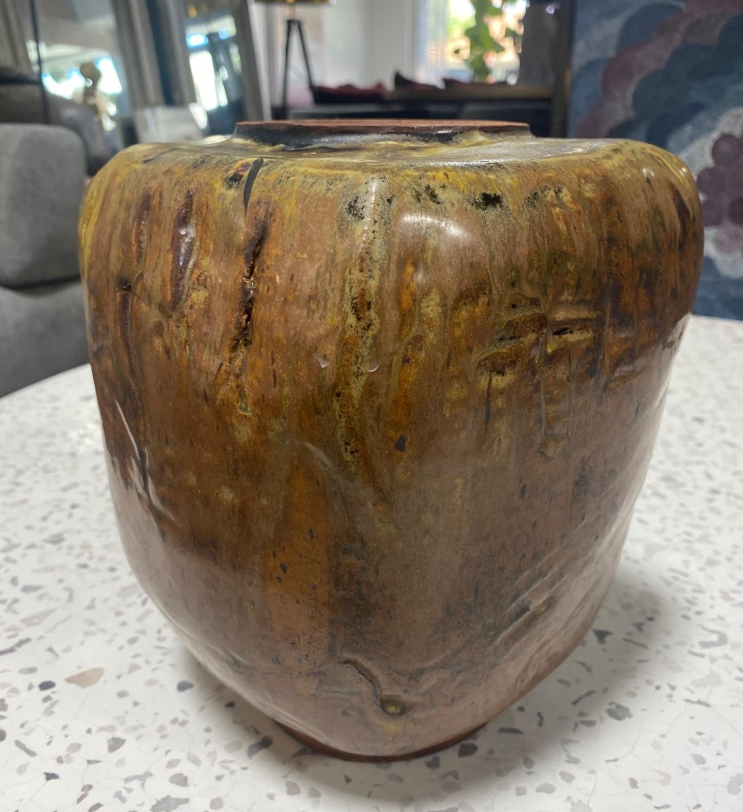 Américain Joel Edwards Signé Mid-Century Modern Brutalist California Studio Pottery Vase en vente