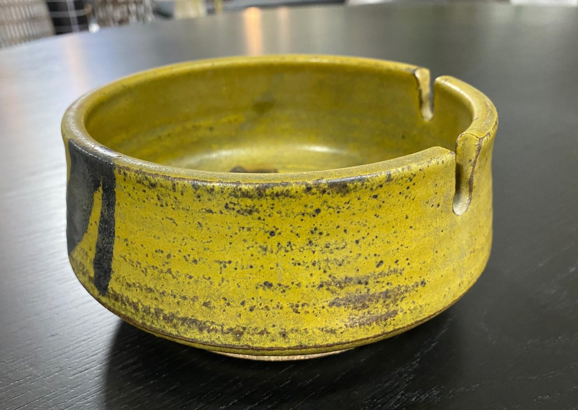 Joel Edwards Signed Mid-Century Modern California Studio Pottery Ceramic Bowl In Good Condition For Sale In Studio City, CA