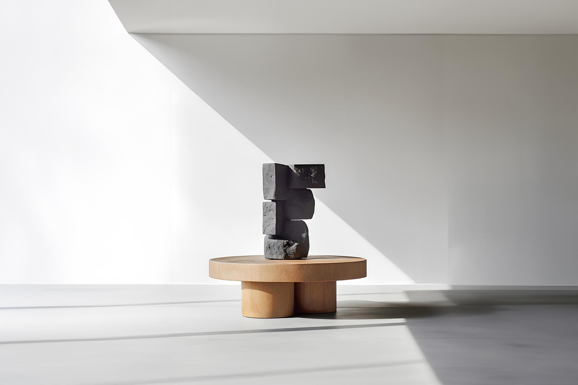 Joel Escalona's Unseen Force #31 Solid Oak Coffee Table, Sculptural Art

Table basse sculpturale en bois massif avec une finition naturelle à base d'eau ou carbonisée. En raison de la nature du processus de production, chaque pièce peut varier en