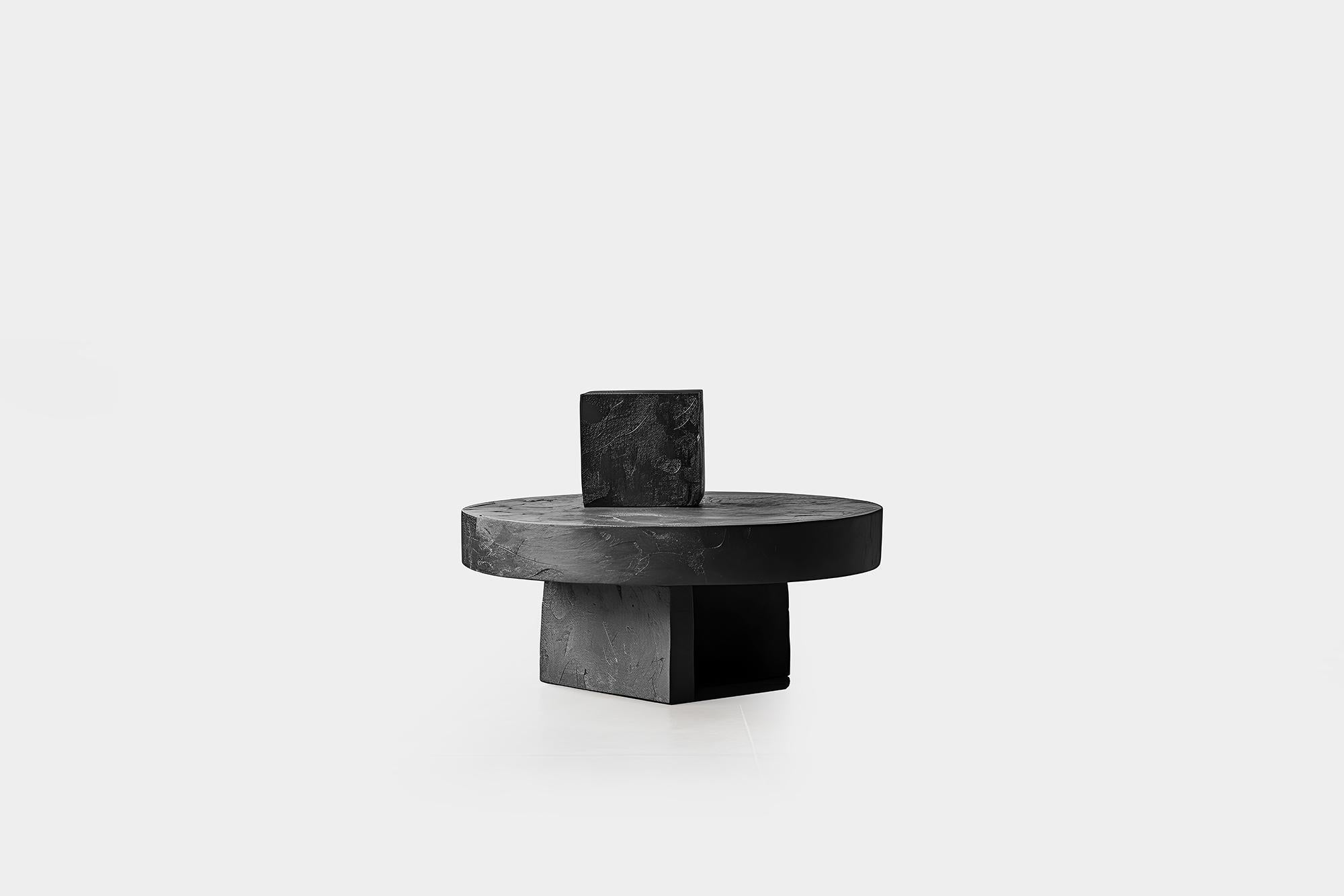 La force invisible de Joel Escalona n°49 : sculpture en bois massif, table d'art


Table basse sculpturale en bois massif avec une finition naturelle à base d'eau ou carbonisée. En raison de la nature du processus de production, chaque pièce peut