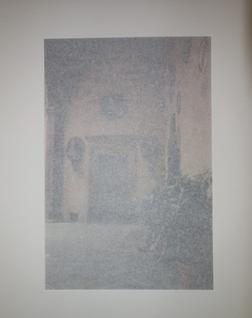 Tuscany, Couple, Siena 1996 - Beige Figurative Photograph by Joel Meyerowitz