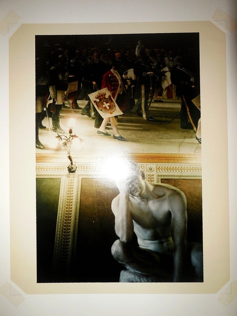 Tuscany, Statue, Siena 1996 - Beige Color Photograph by Joel Meyerowitz