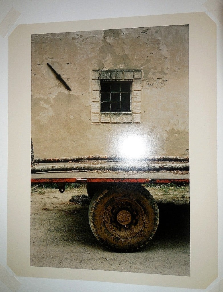 Toskana, Fenster, 1996 Große Vintage-Farbfotografie C Print Signiert (Beige), Color Photograph, von Joel Meyerowitz